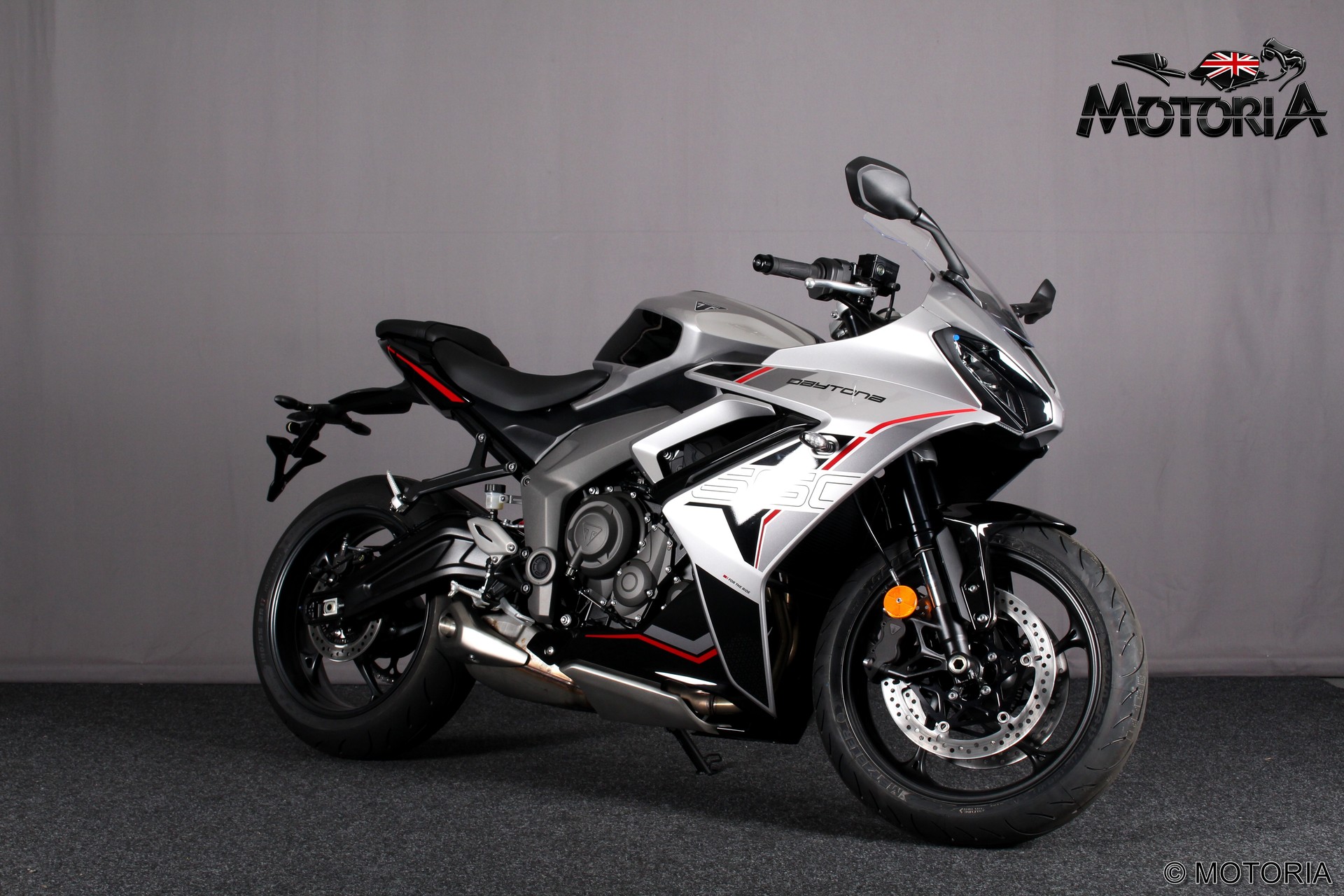 TRIUMPH Daytona 660