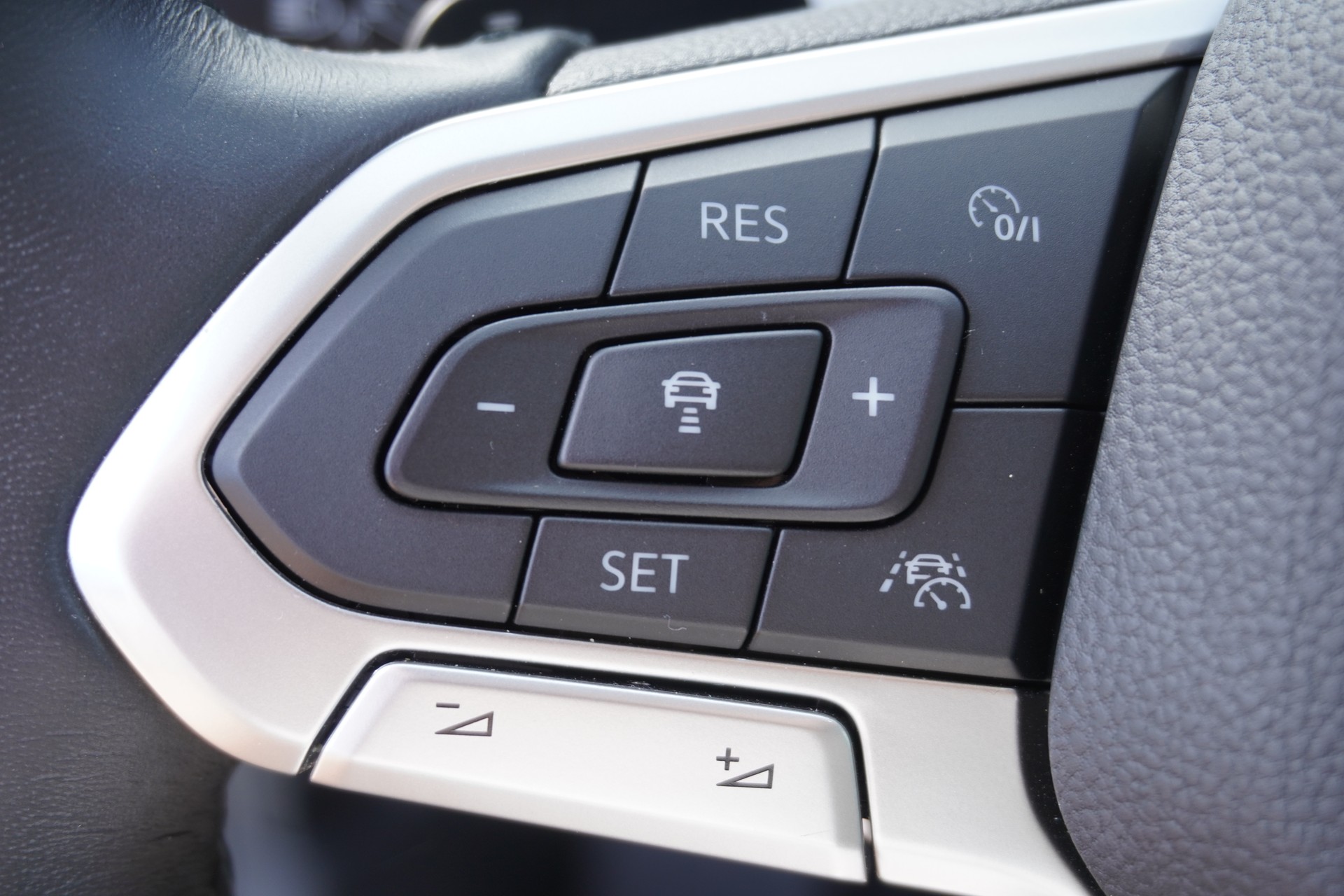 VW Golf Variant 2.0 TDI Life DSG 4Motion-image-22