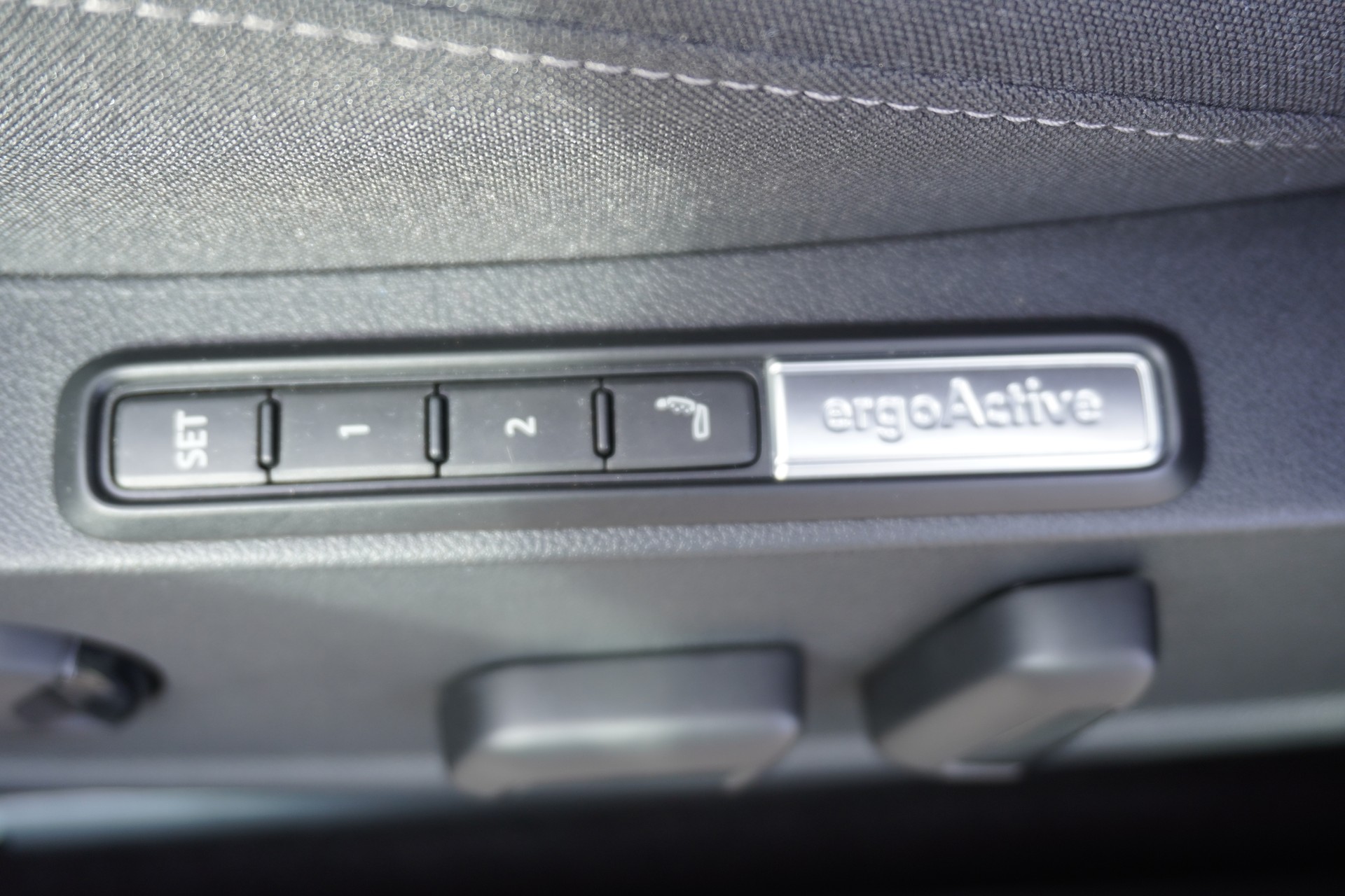 VW Golf Variant 2.0 TDI Life DSG 4Motion-image-14