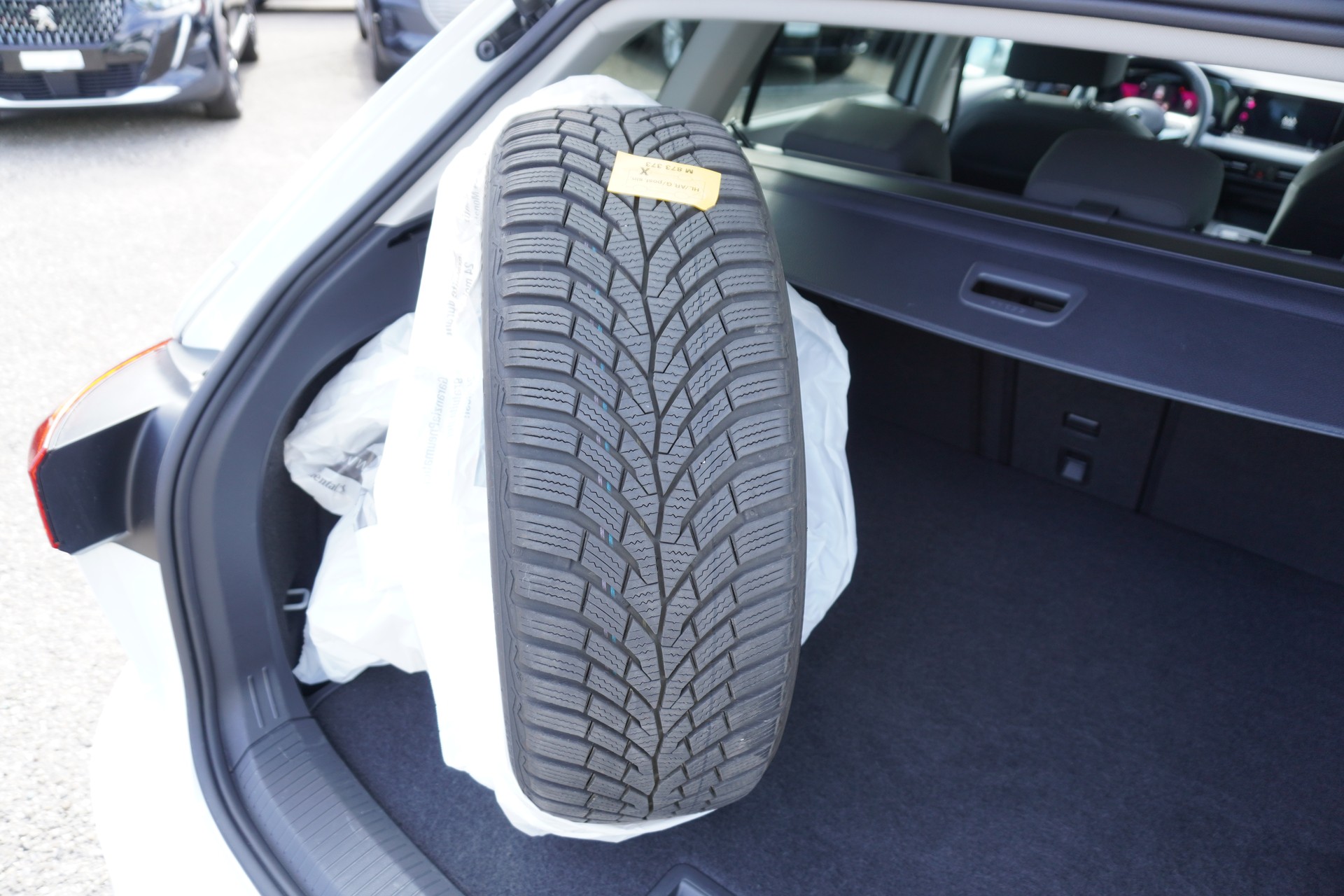 VW Golf Variant 2.0 TDI Life DSG 4Motion-image-10