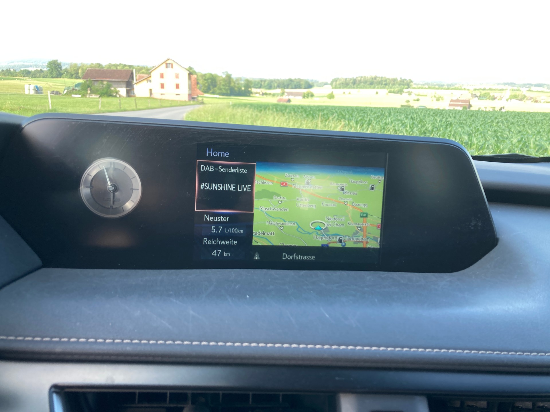 LEXUS UX 250h Impression AWD Automatic-image-12