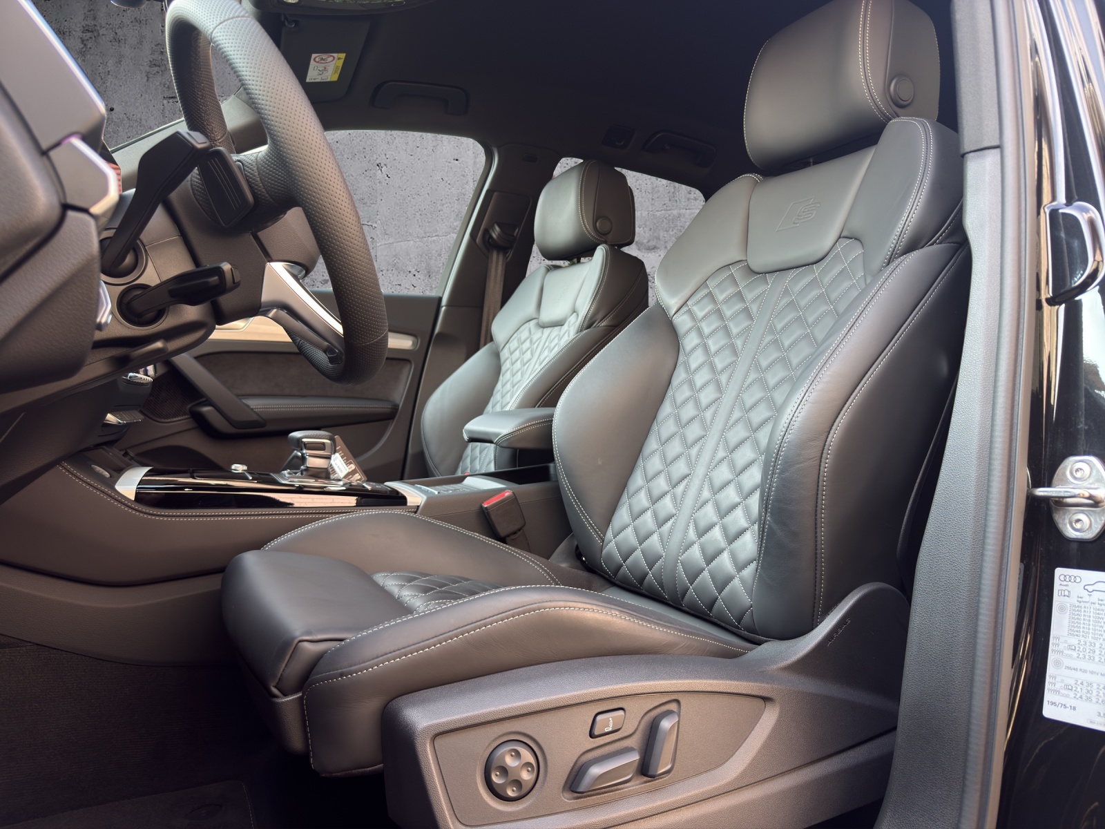 AUDI Q5 40 TDI Black Edition S-Line quattro S-tronic *CH-FZG. / Gratisservice / Werksgarantie*-image-6