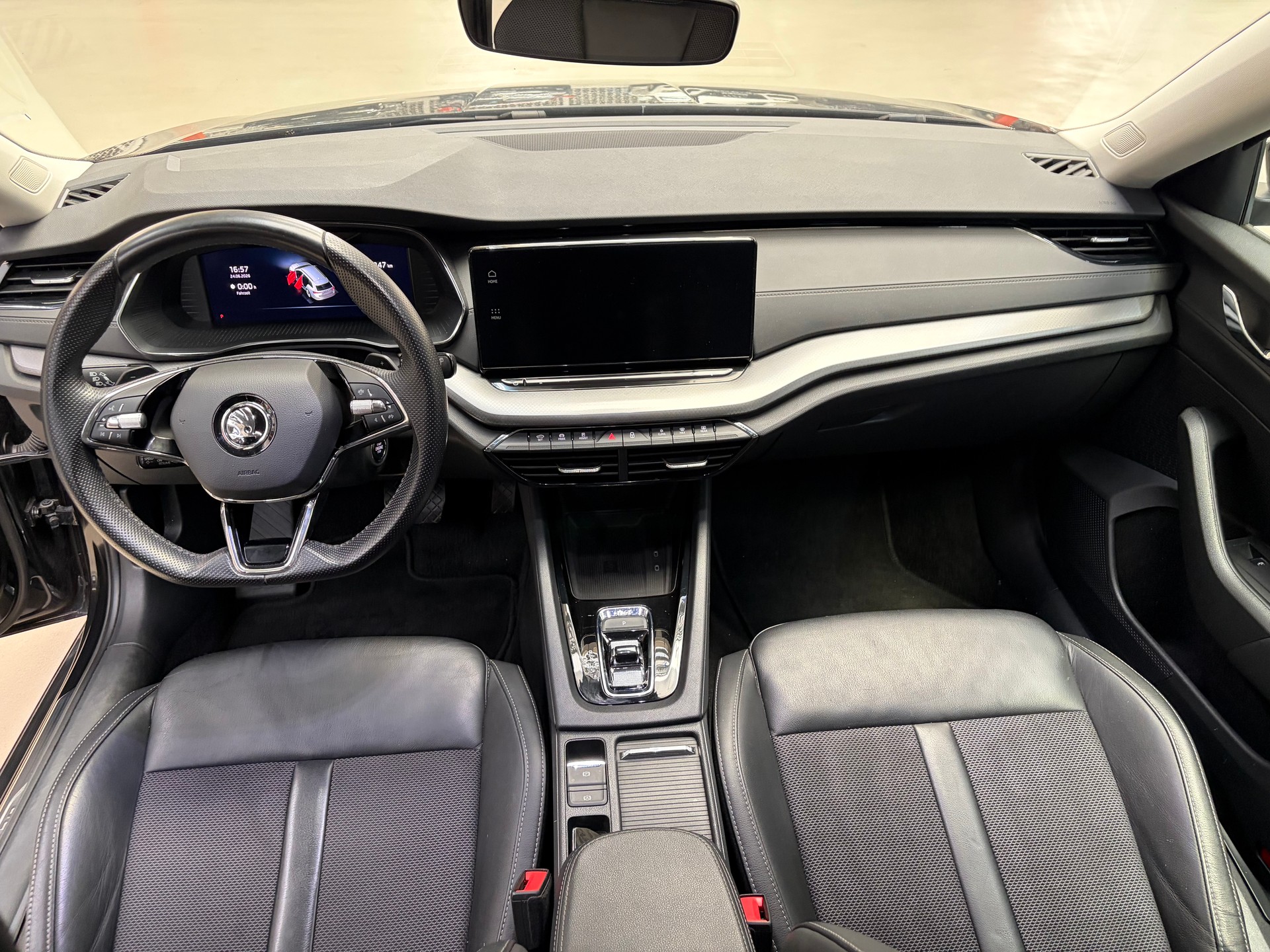 SKODA Octavia Combi 2.0 TDI DSG Ambition 4x4-image-11