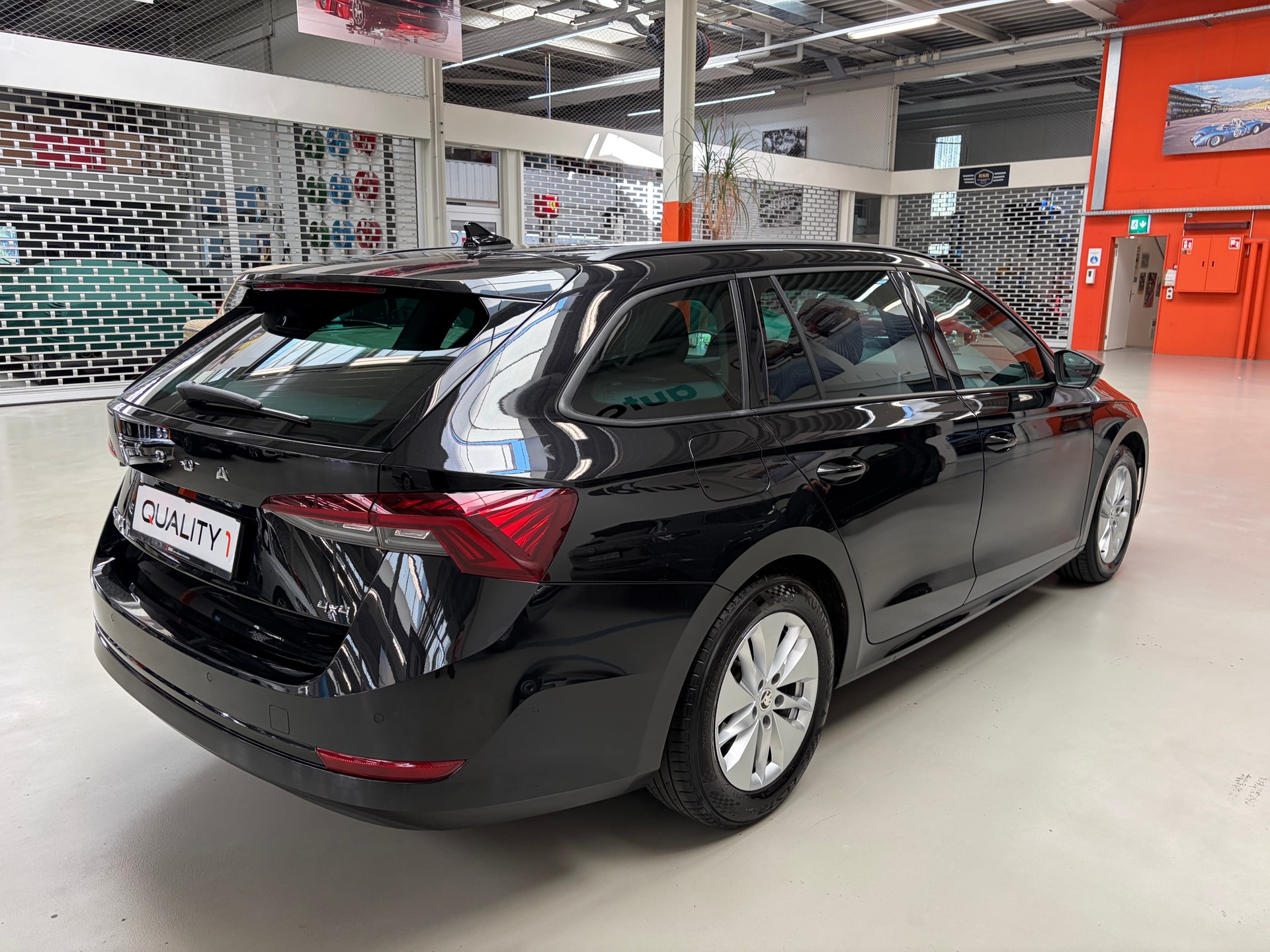SKODA Octavia Combi 2.0 TDI DSG Ambition 4x4-image-4