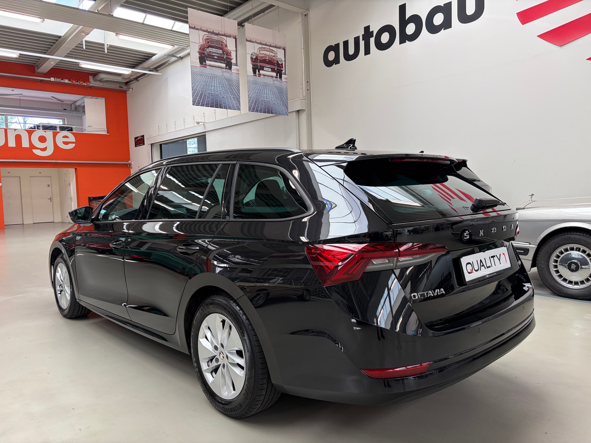 SKODA Octavia Combi 2.0 TDI DSG Ambition 4x4-image-2