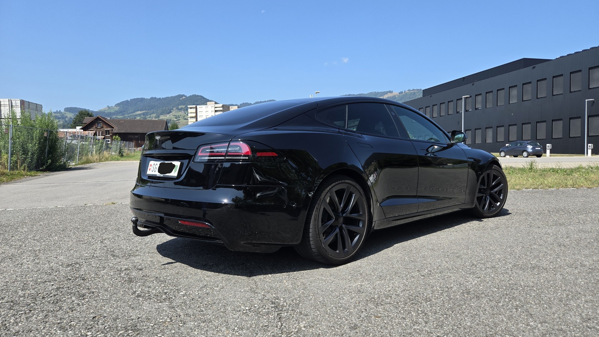 TESLA Basis-image-1