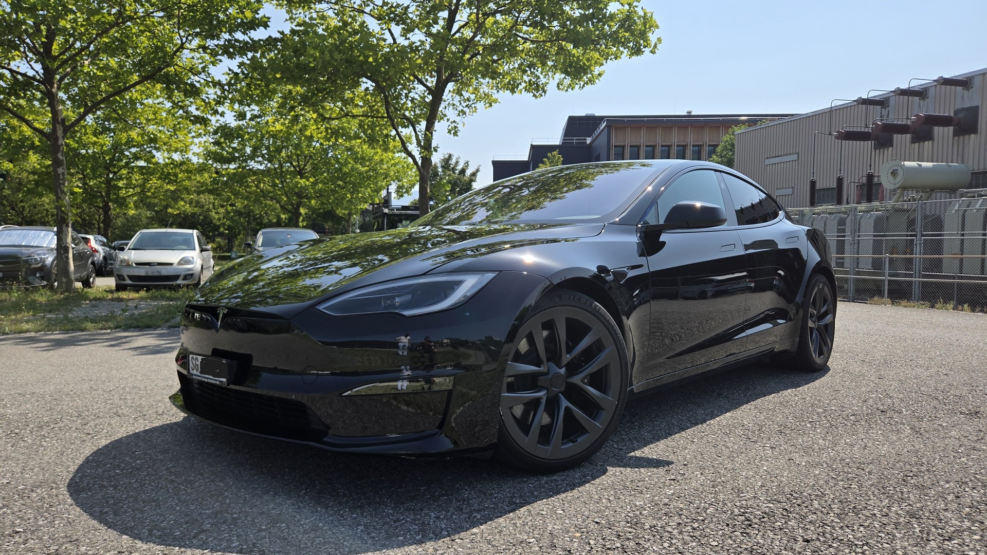 TESLA Basis-image-0