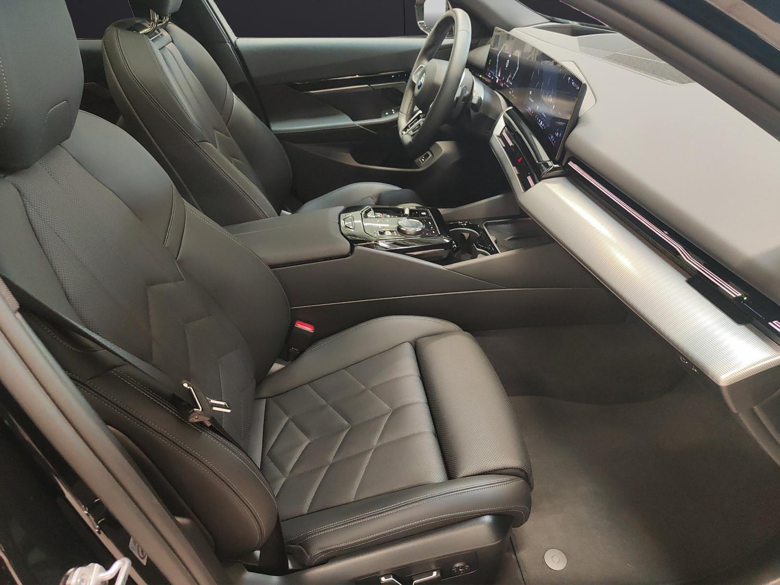 BMW 520d xDrive Touring-image-7
