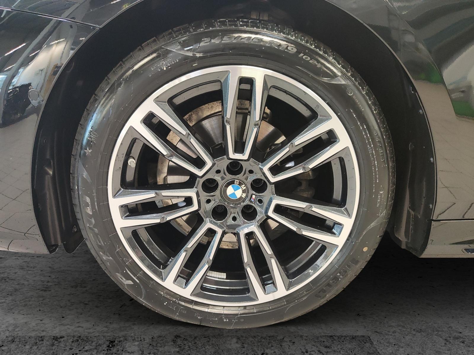 BMW 520d xDrive Touring-image-4
