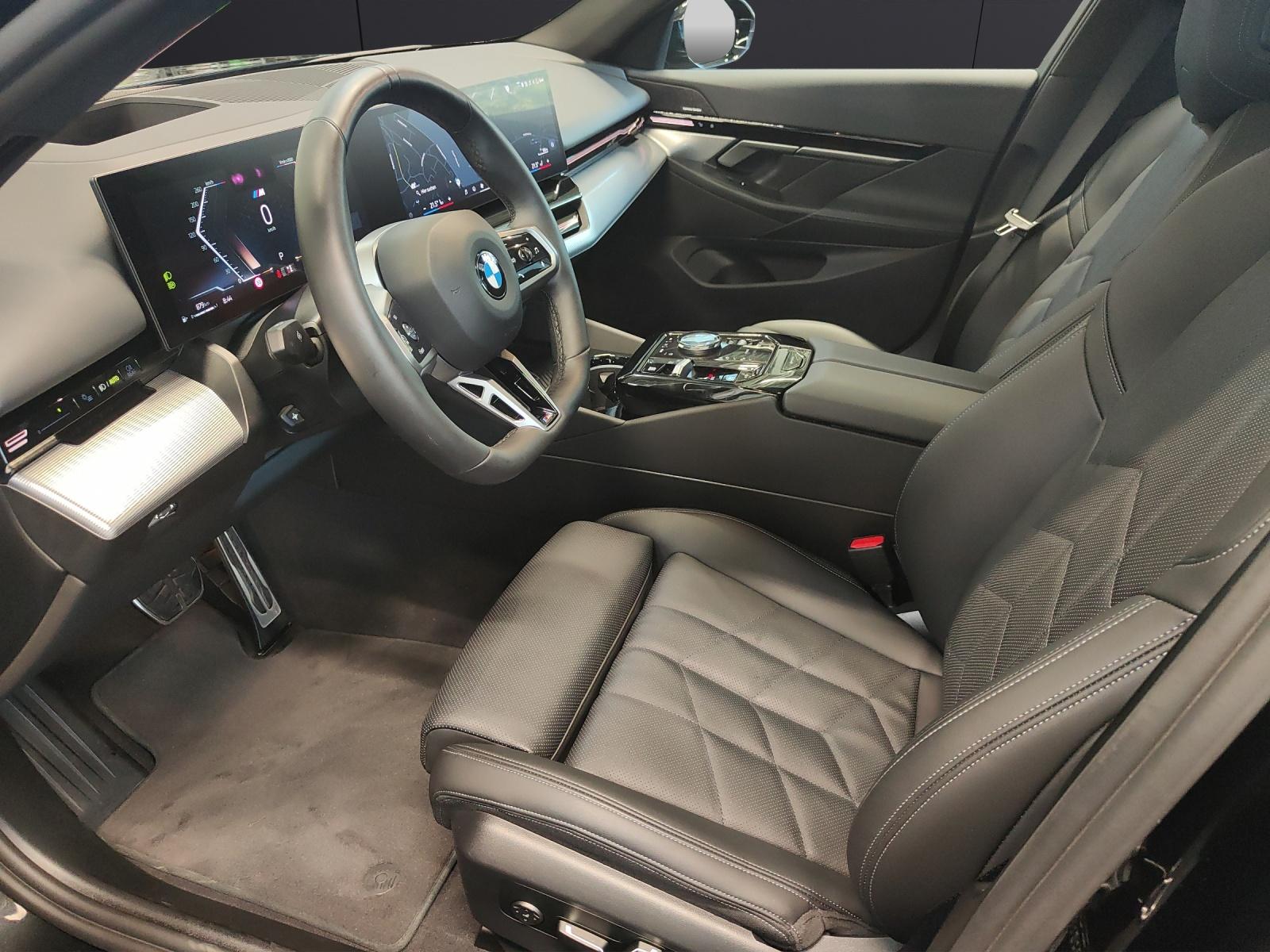 BMW 520d xDrive Touring-showroom-element-1