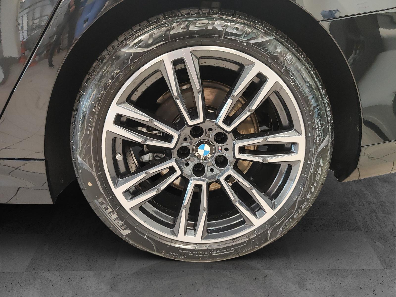 BMW 520d xDrive Touring-image-6