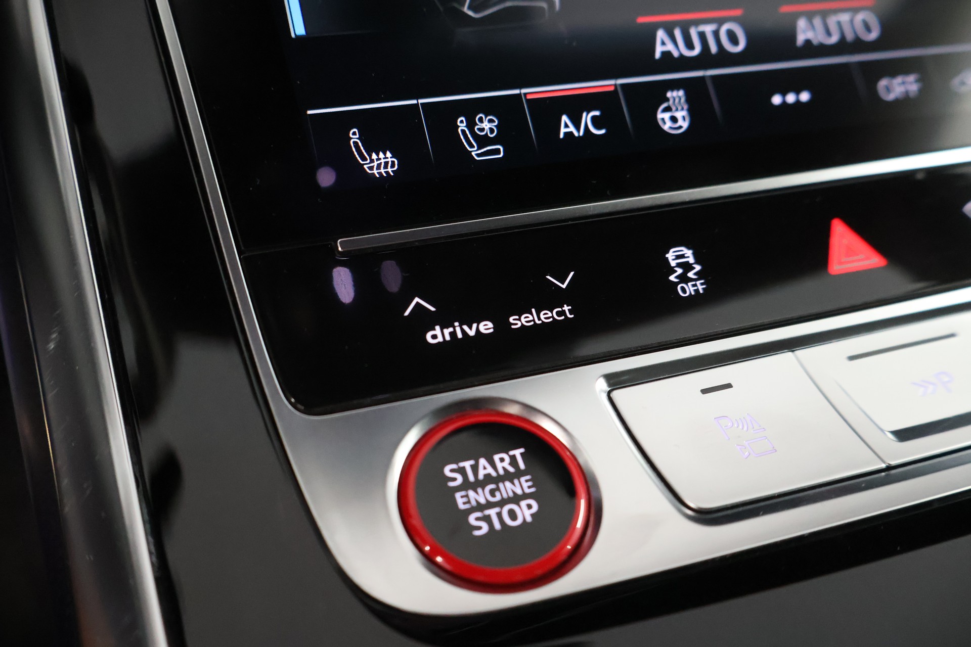 AUDI RSQ8 quattro tiptronic-image-27