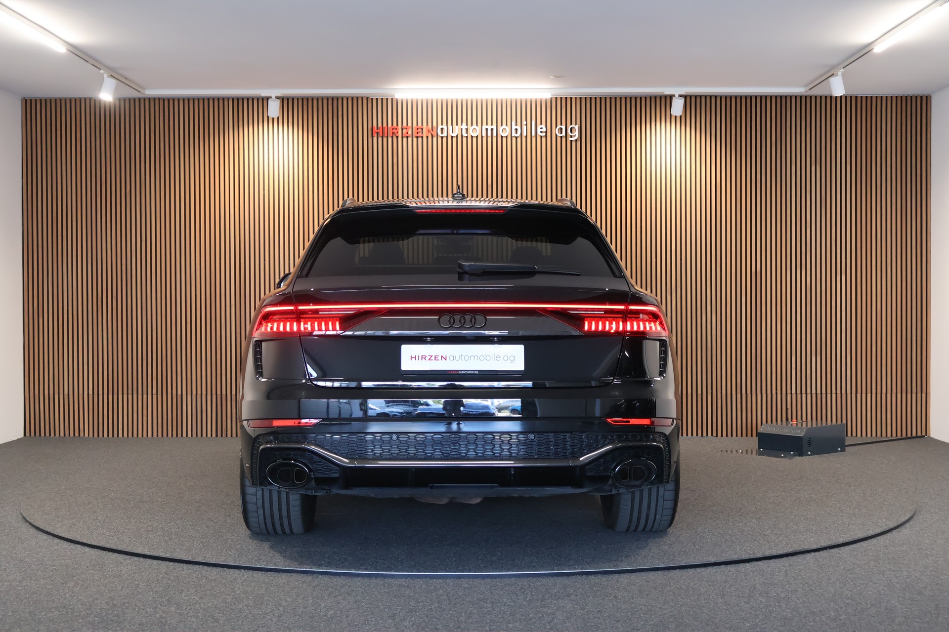 AUDI RSQ8 quattro tiptronic-showroom-element-3