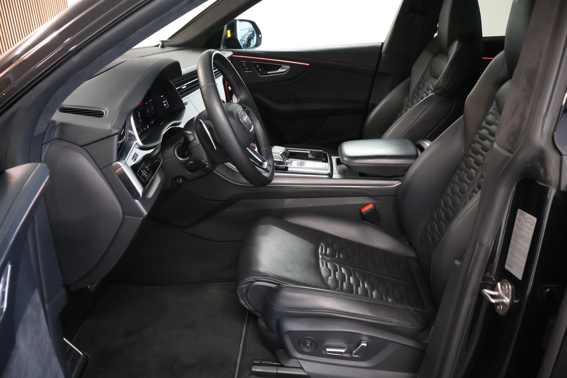 AUDI RSQ8 quattro tiptronic-image-8