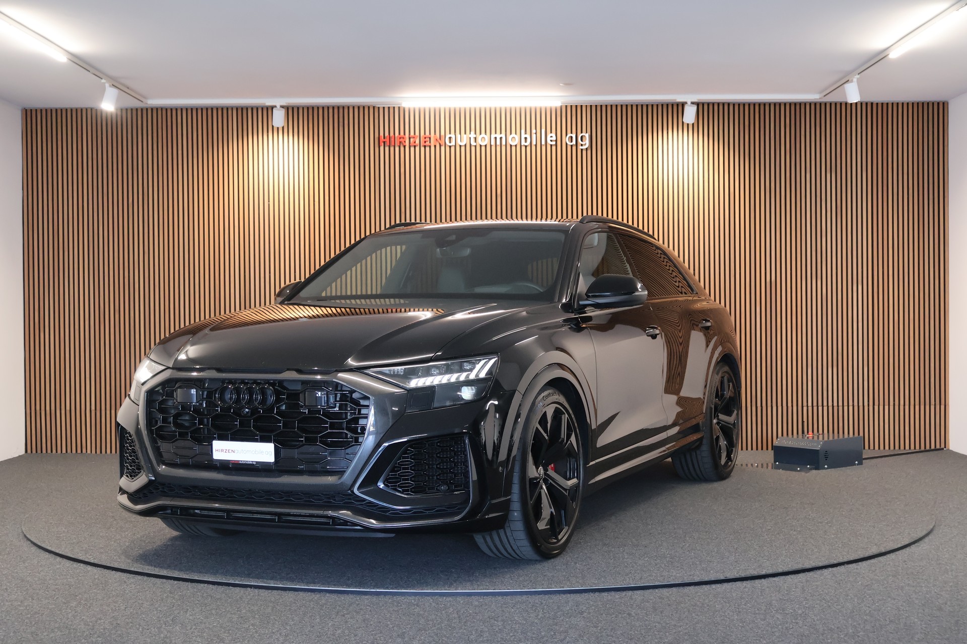AUDI RSQ8 quattro tiptronic
