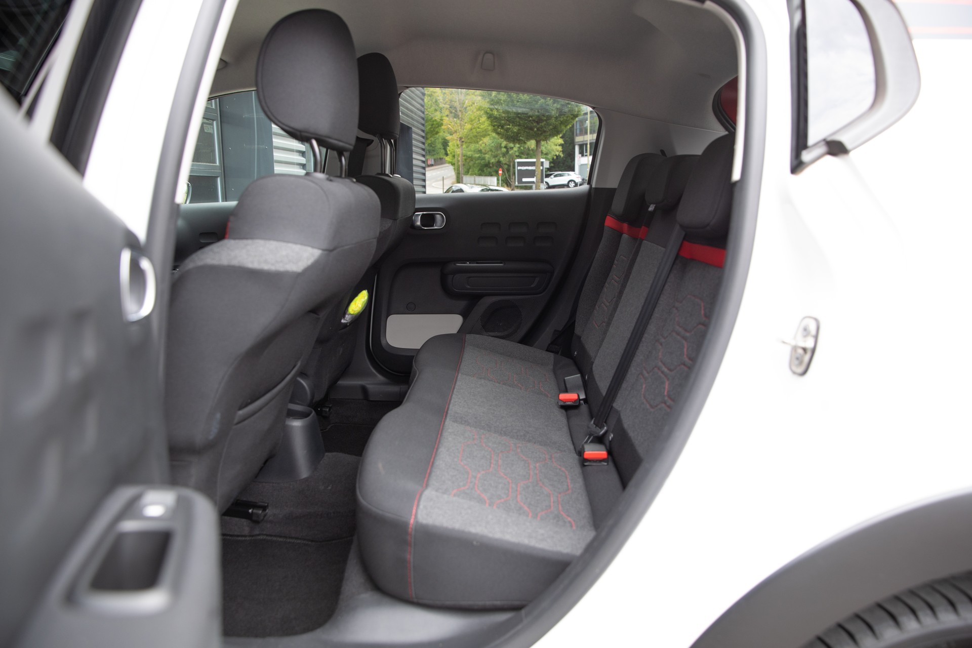 CITROEN C3 1.2i PureTech Shine EAT-image-11