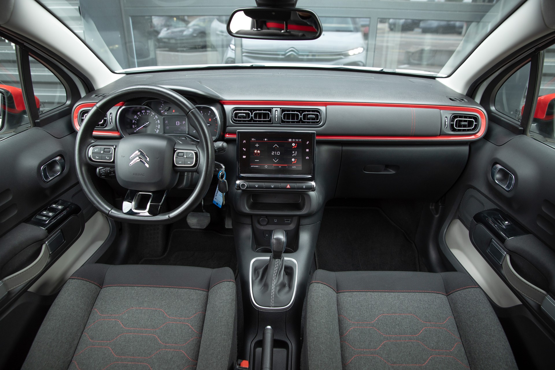 CITROEN C3 1.2i PureTech Shine EAT-image-8