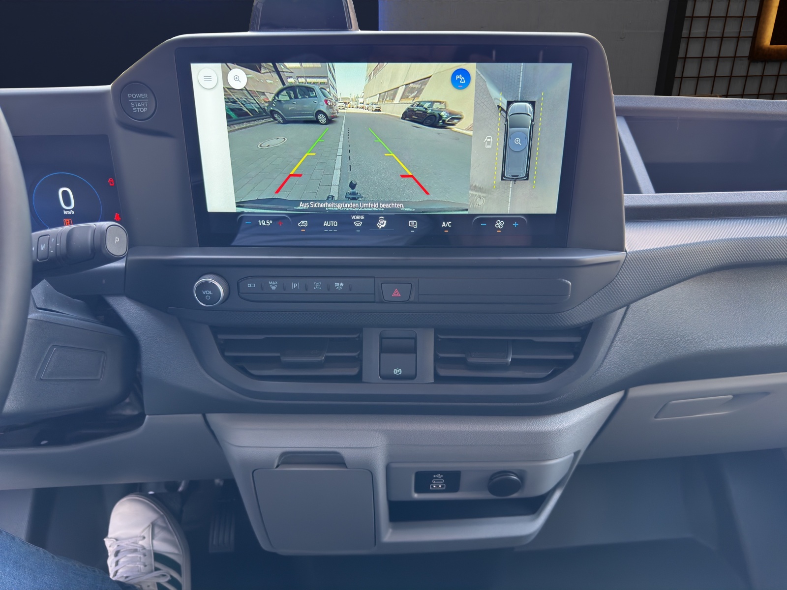 FORD Transit Custom Van 320 L2 2.0 EcoBlue 170PS Trend Automat-image-12