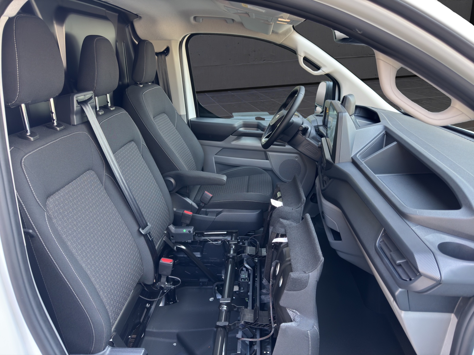 FORD Transit Custom Van 320 L2 2.0 EcoBlue 170PS Trend Automat-image-14
