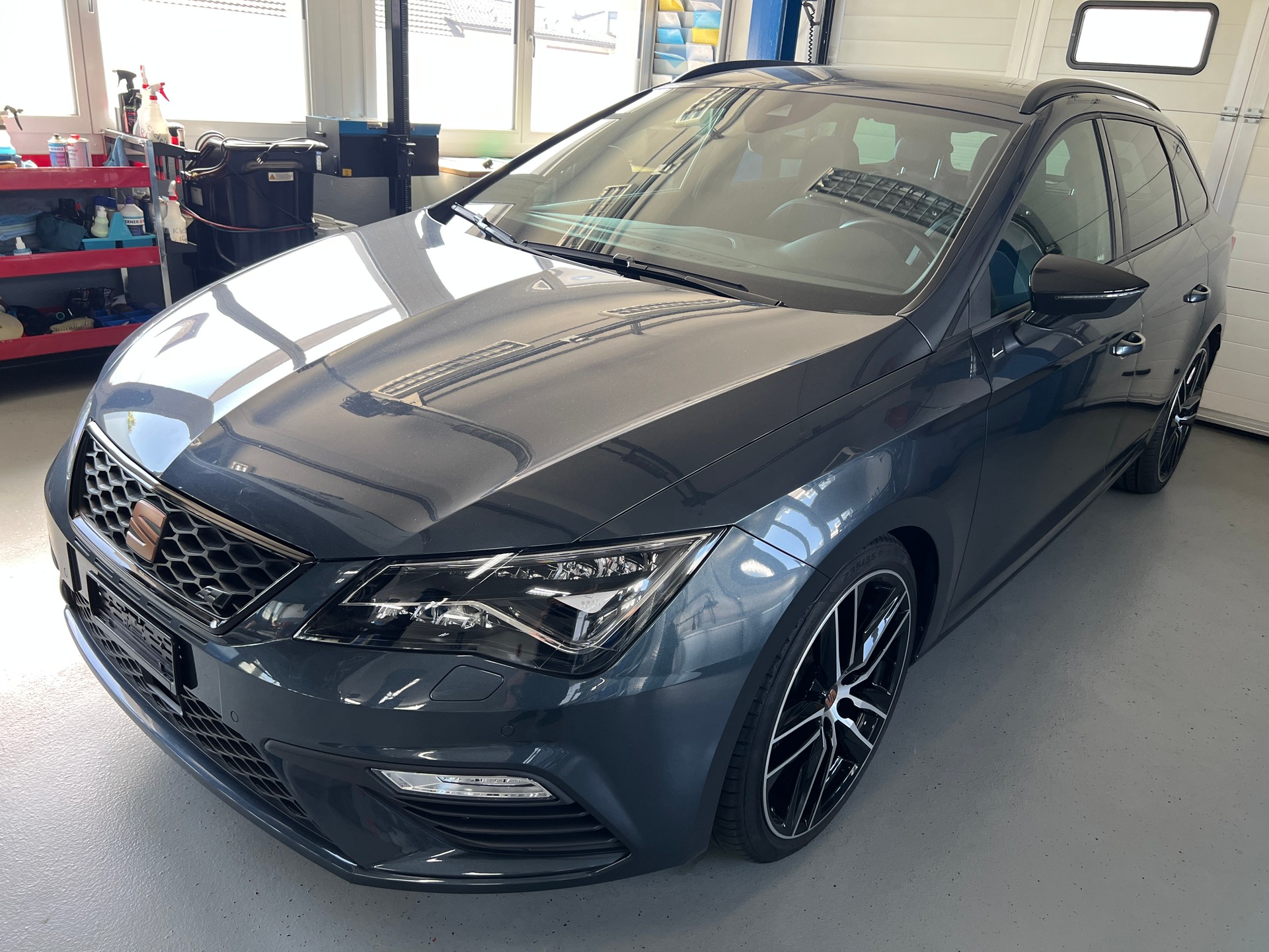 SEAT Leon 2.0 TSI Cupra 300 DSG 4Drive-image-0