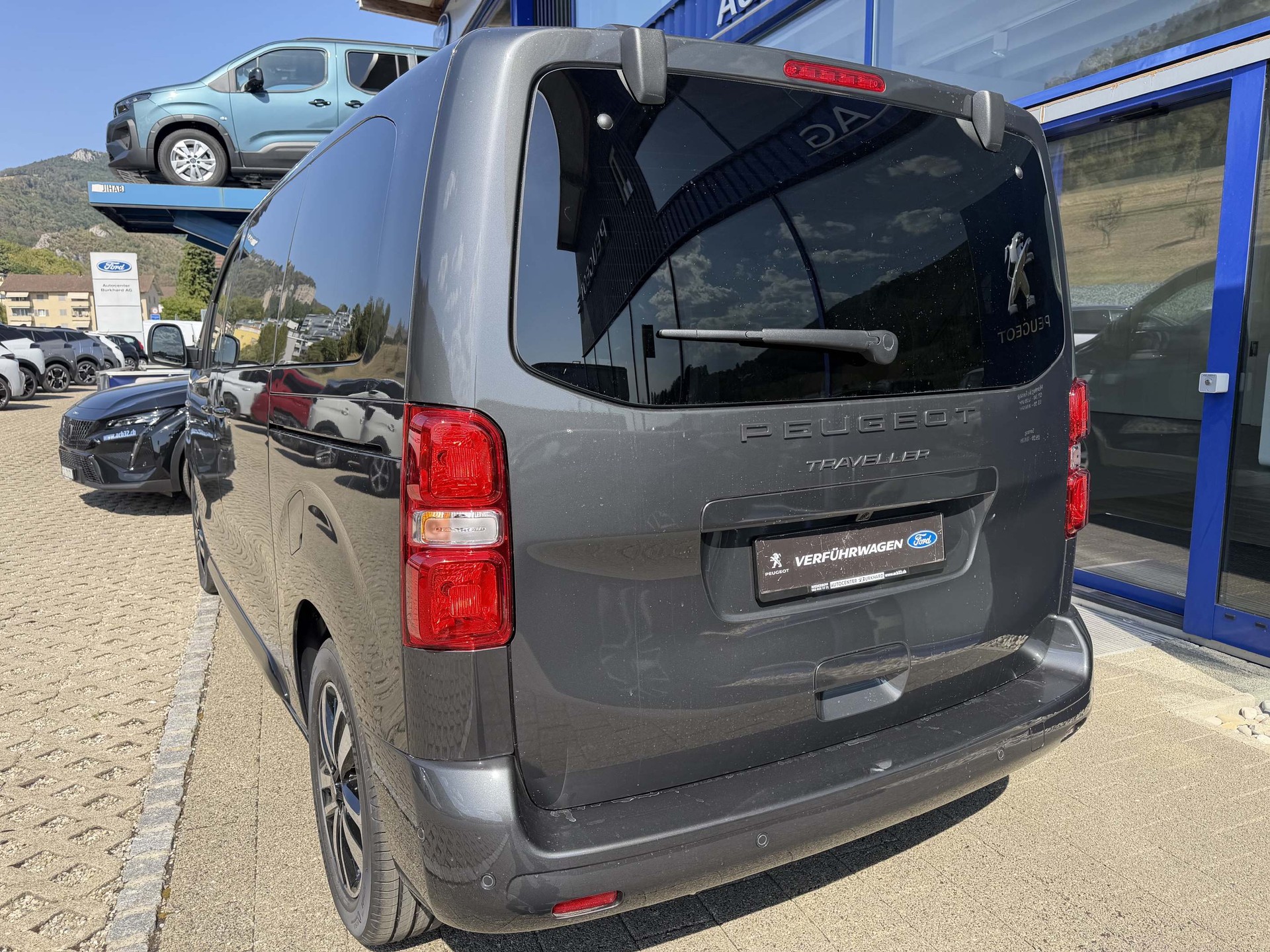 PEUGEOT Traveller Standard 2.2 BlueHDi 180 Family Edition S/S-showroom-element-3