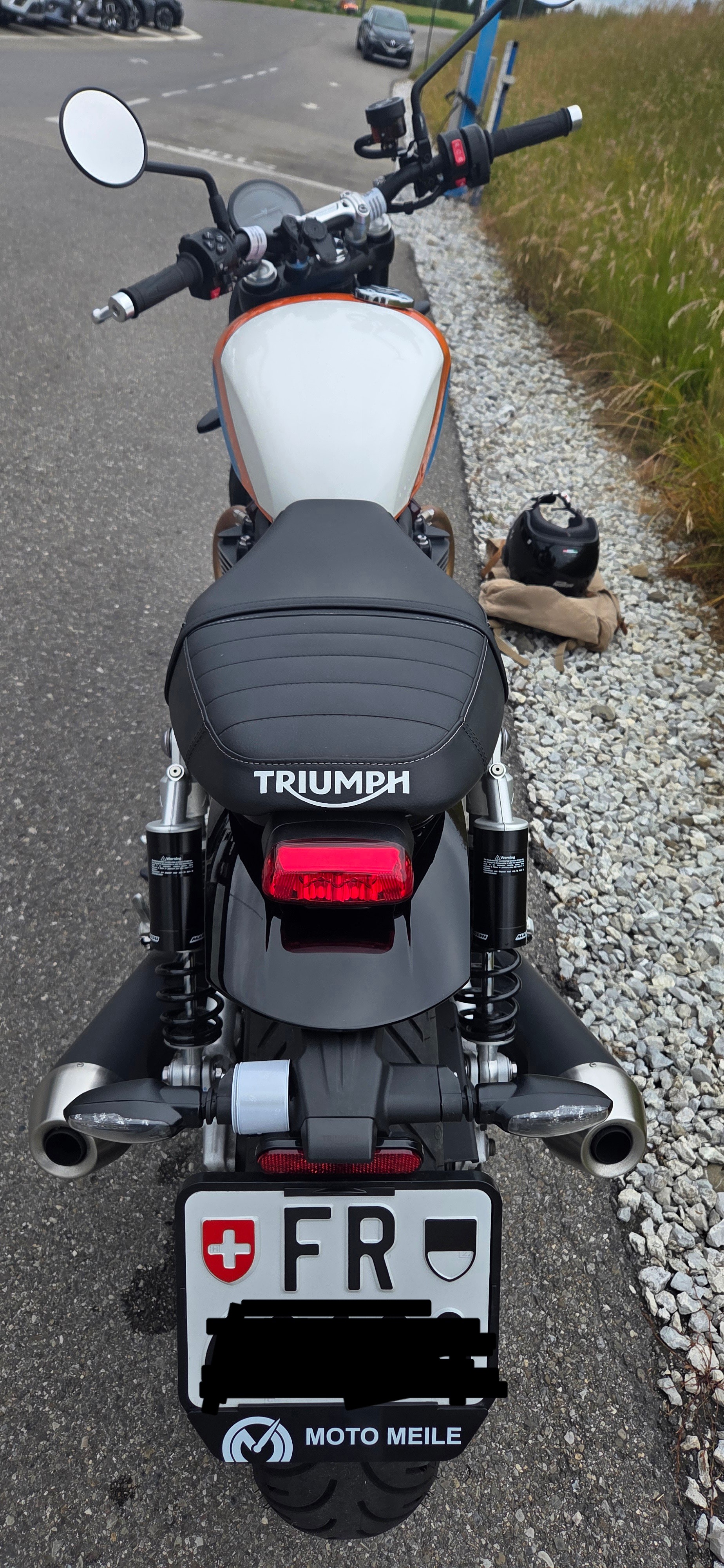 TRIUMPH 900-image-6