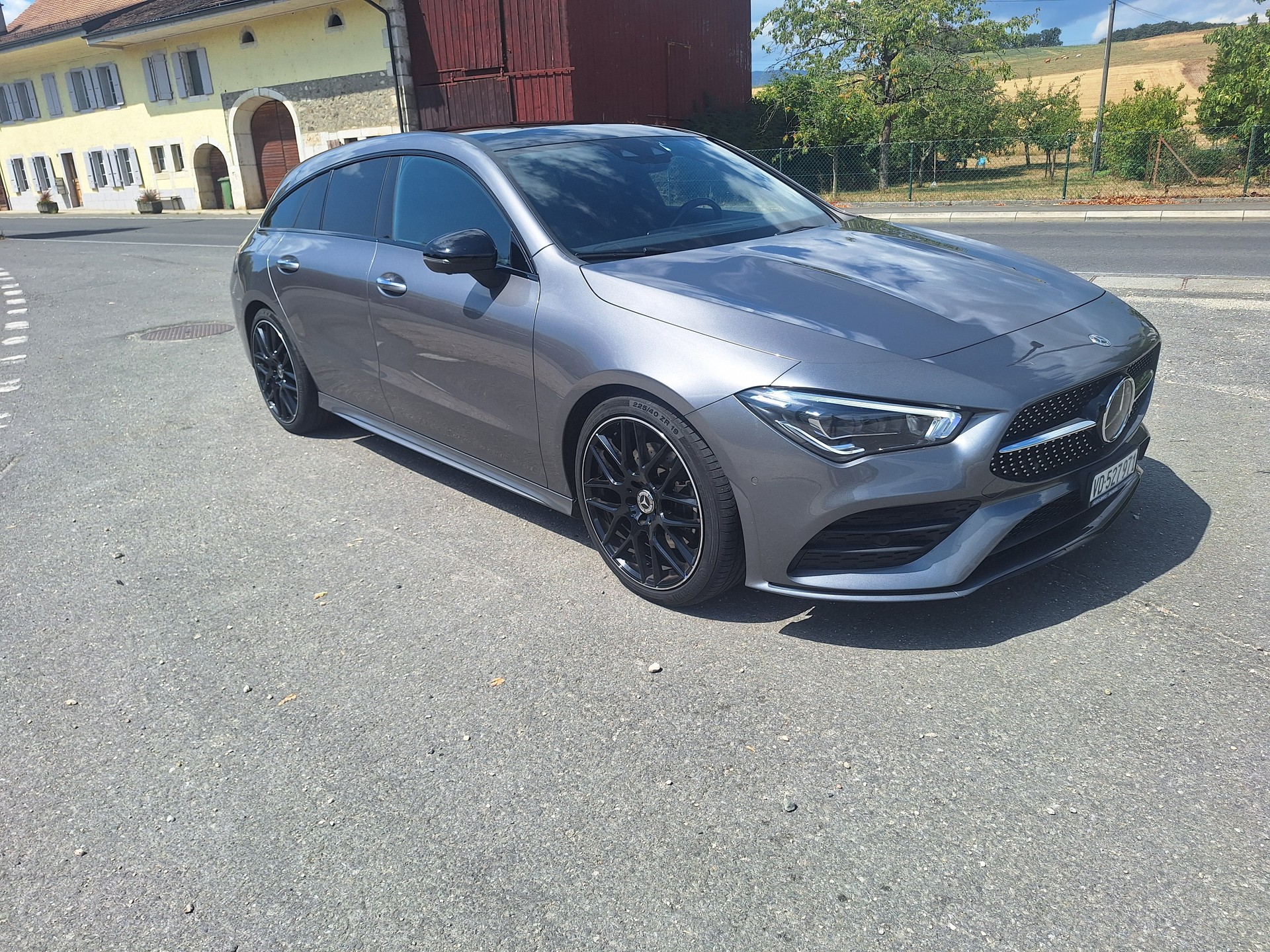 MERCEDES-BENZ CLA 200 AMG Line-image-2