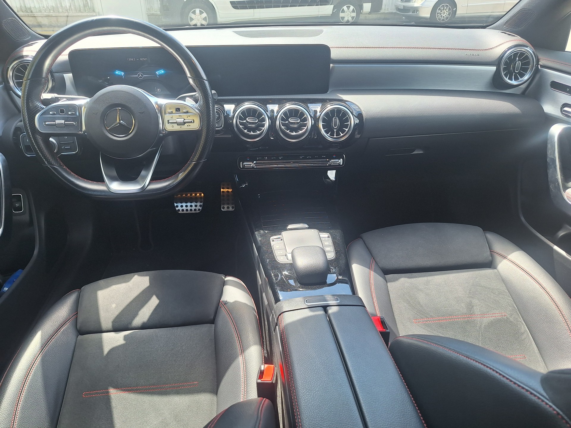 MERCEDES-BENZ CLA 200 AMG Line-image-4
