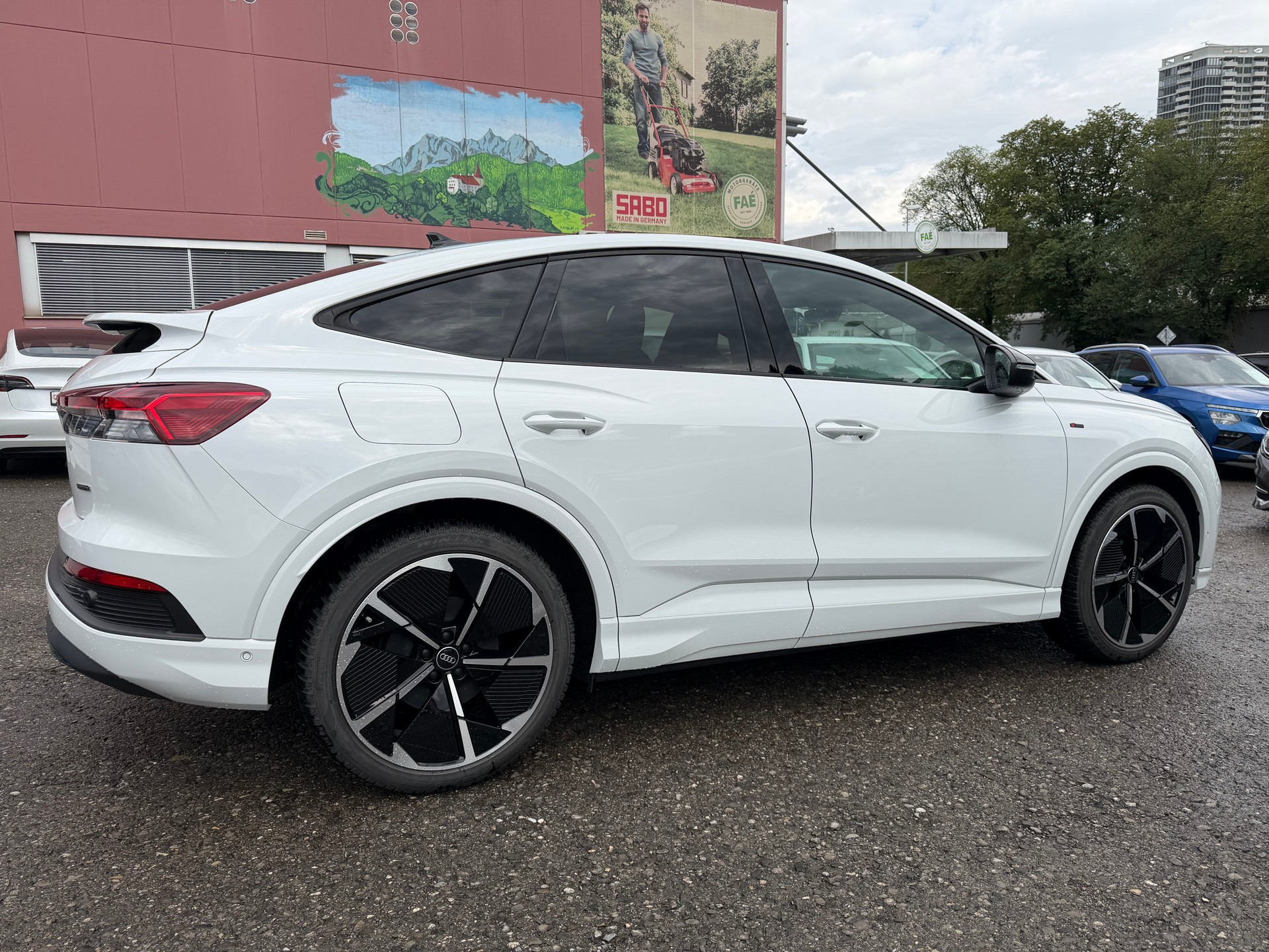 AUDI Q4 Sportback e-tron S-LINE 50 quattro-image-6