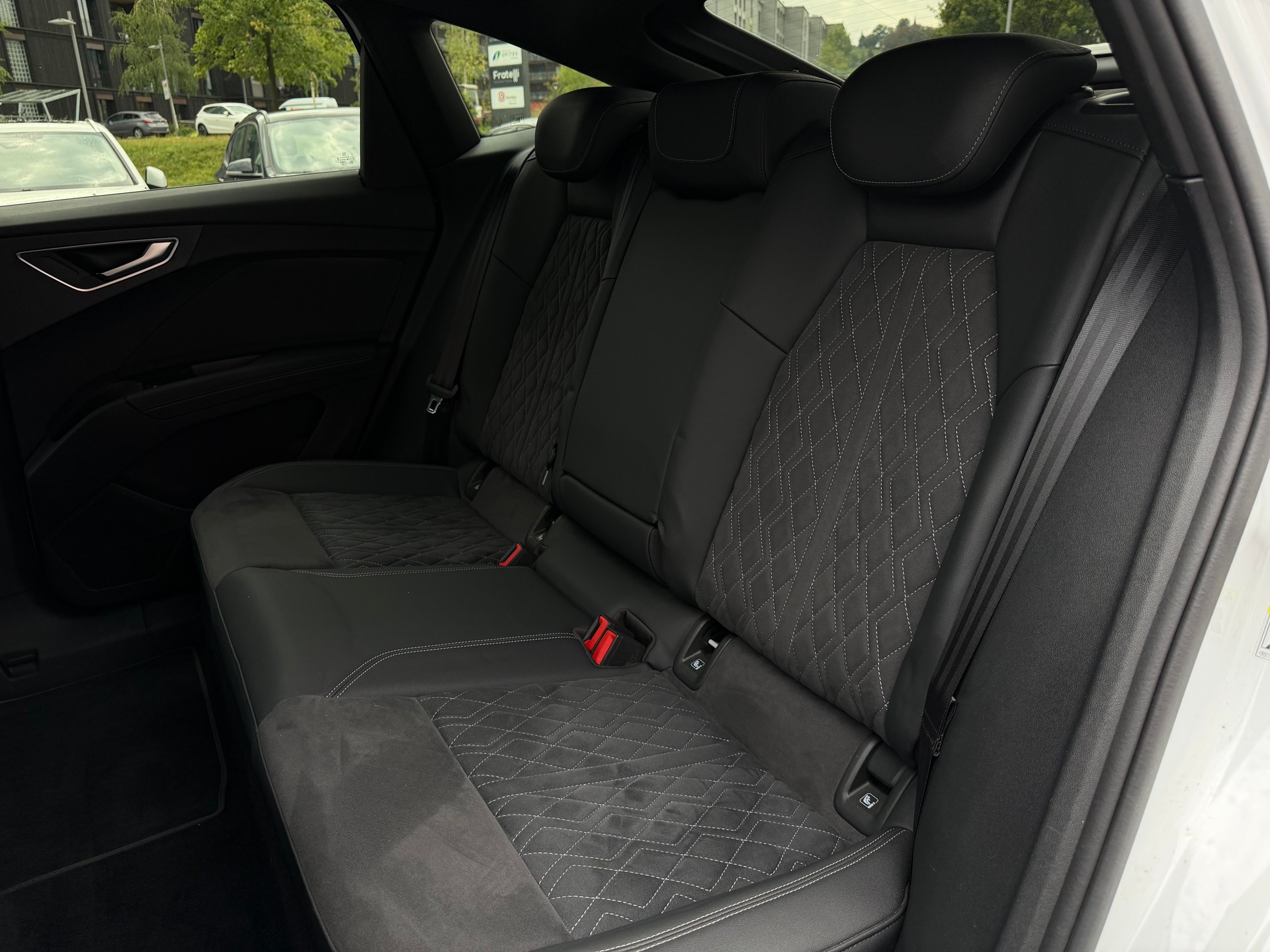 AUDI Q4 Sportback e-tron S-LINE 50 quattro-image-11