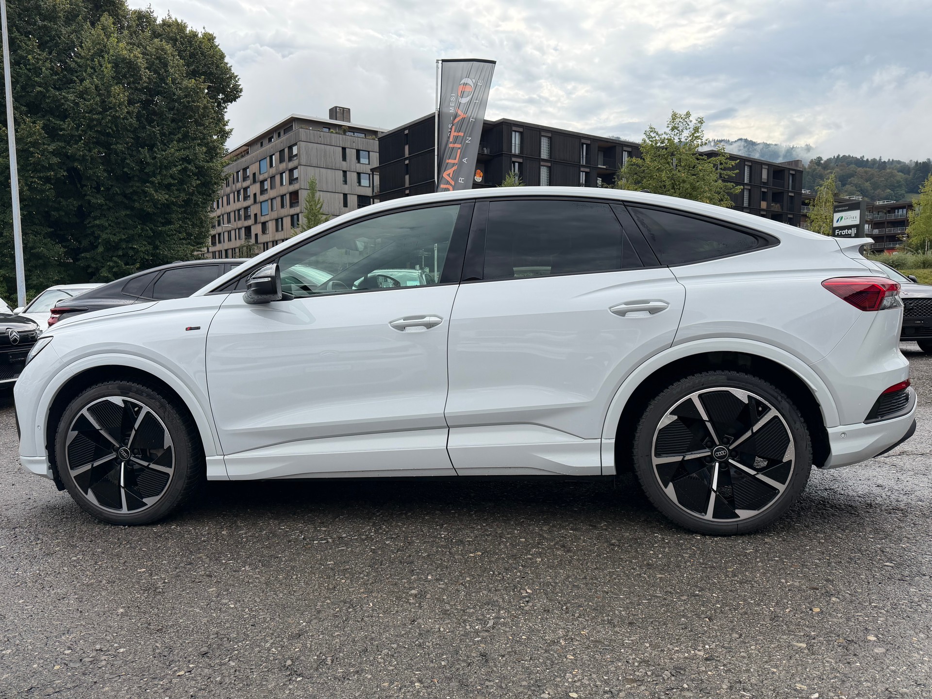 AUDI Q4 Sportback e-tron S-LINE 50 quattro-showroom-element-2