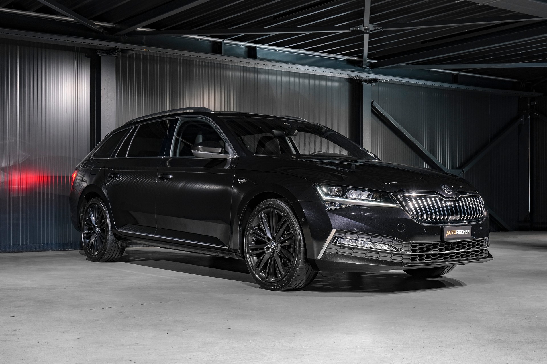 SKODA Superb Combi 2.0 TDi L&K 4x4 DSG-image-4