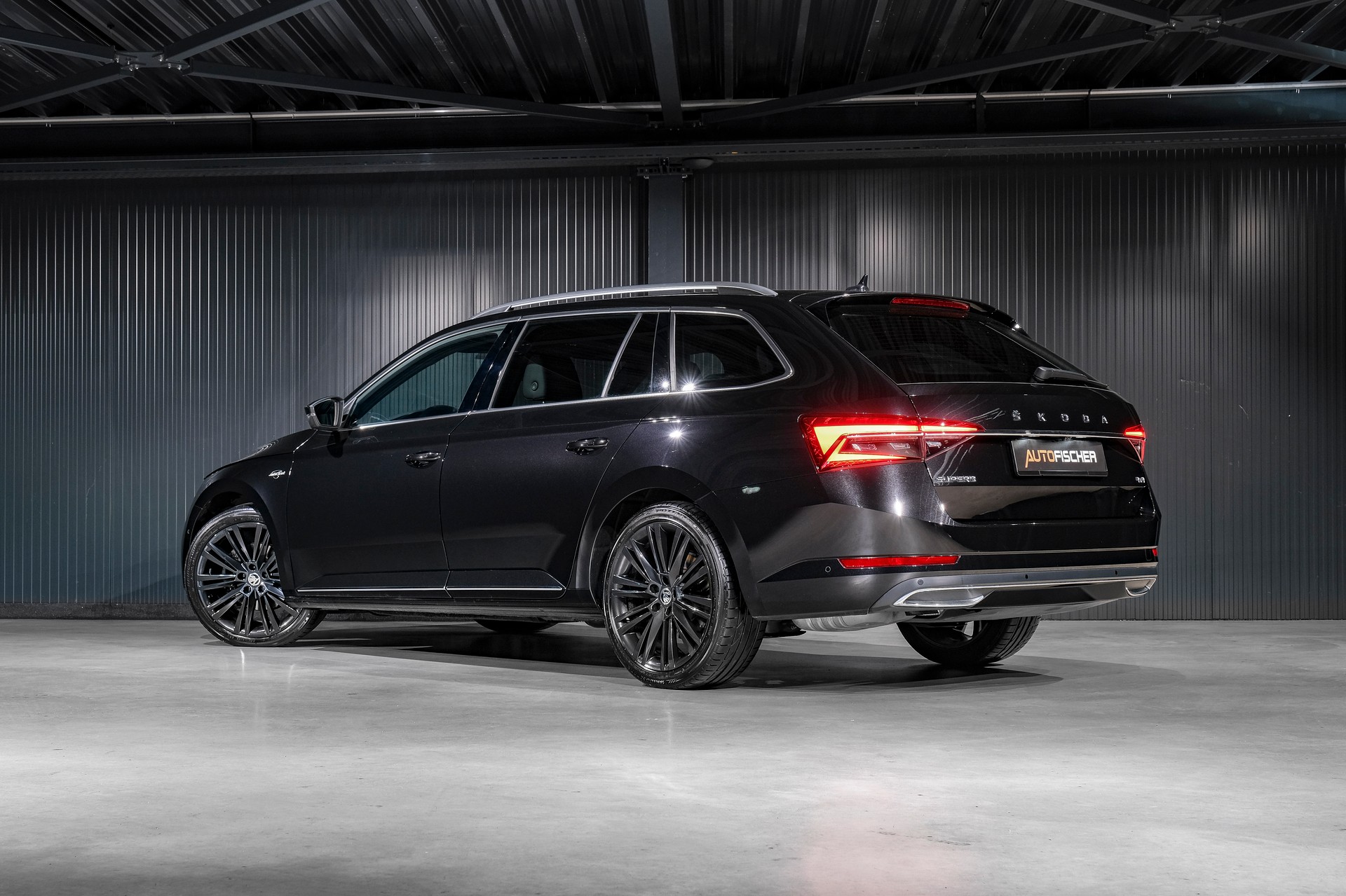 SKODA Superb Combi 2.0 TDi L&K 4x4 DSG-image-1
