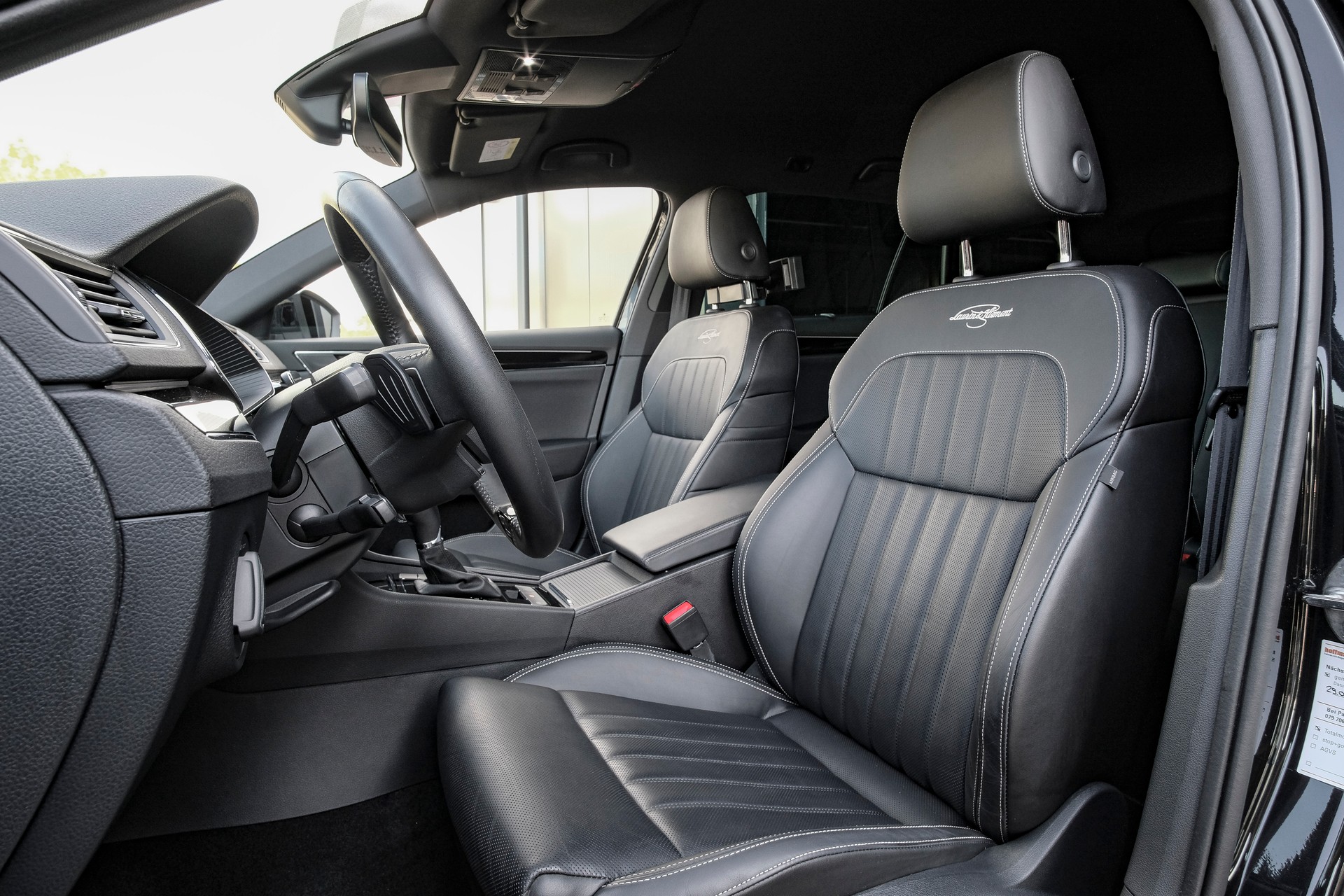 SKODA Superb Combi 2.0 TDi L&K 4x4 DSG-image-9