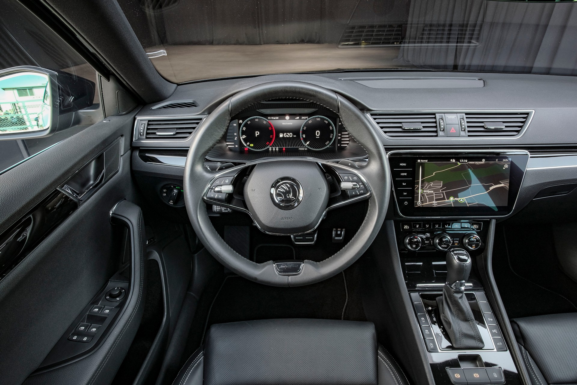 SKODA Superb Combi 2.0 TDi L&K 4x4 DSG-image-15