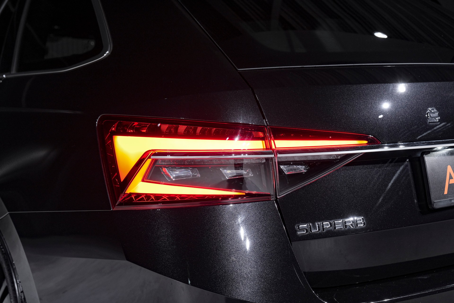 SKODA Superb Combi 2.0 TDi L&K 4x4 DSG-image-27
