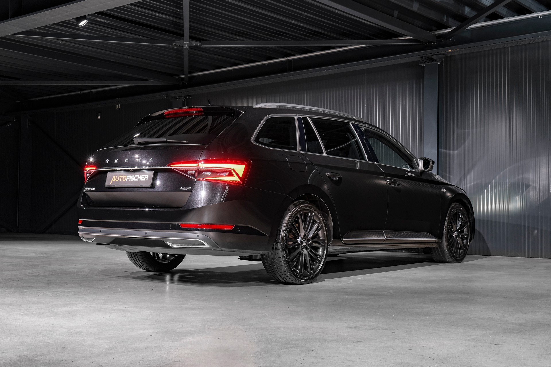 SKODA Superb Combi 2.0 TDi L&K 4x4 DSG-image-6