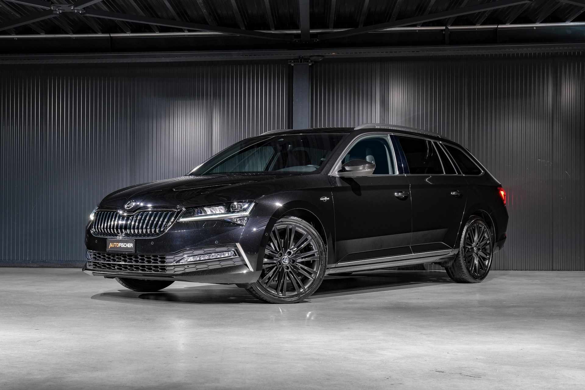 SKODA Superb Combi 2.0 TDi L&K 4x4 DSG-image-0