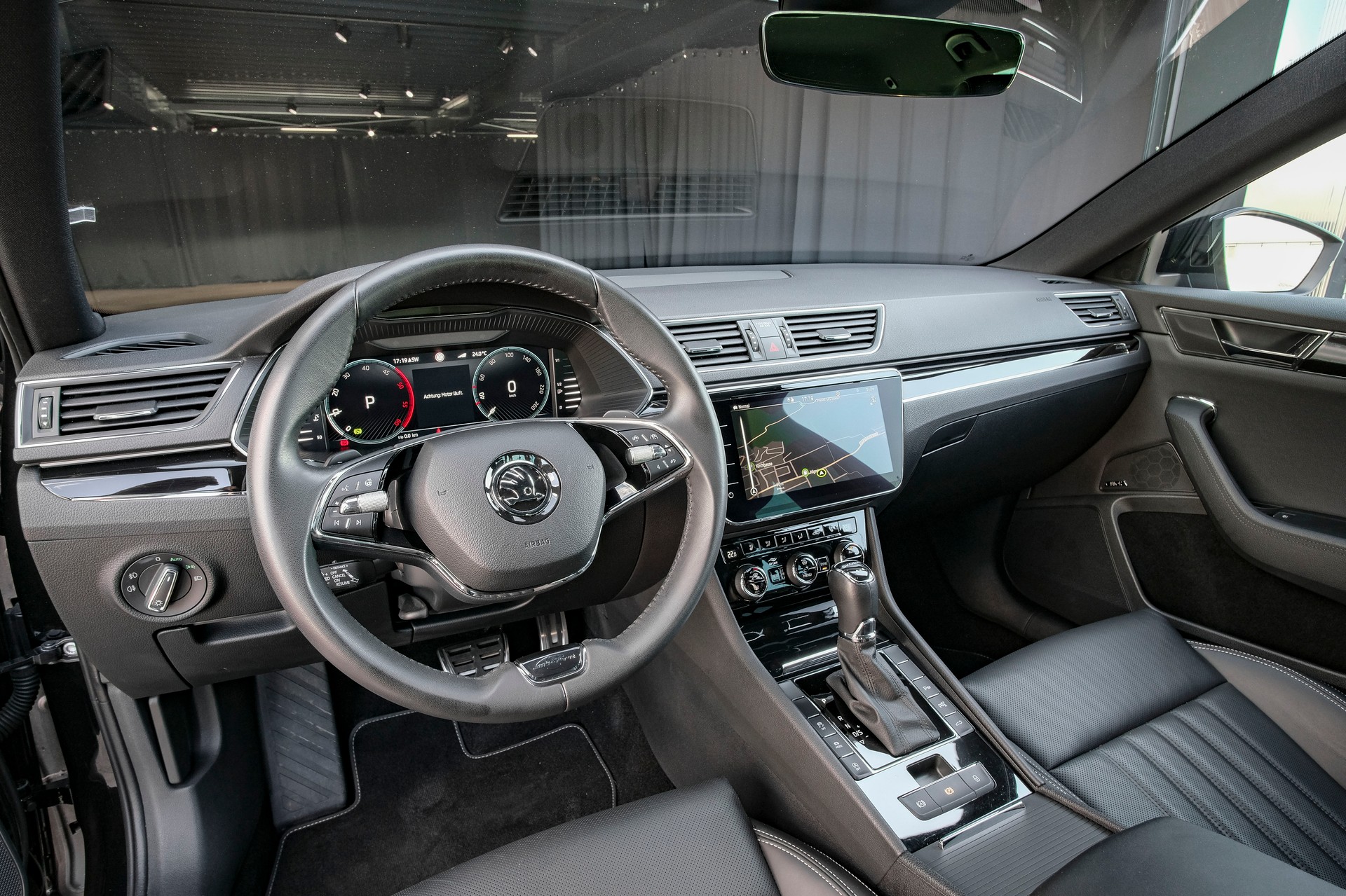 SKODA Superb Combi 2.0 TDi L&K 4x4 DSG-image-12
