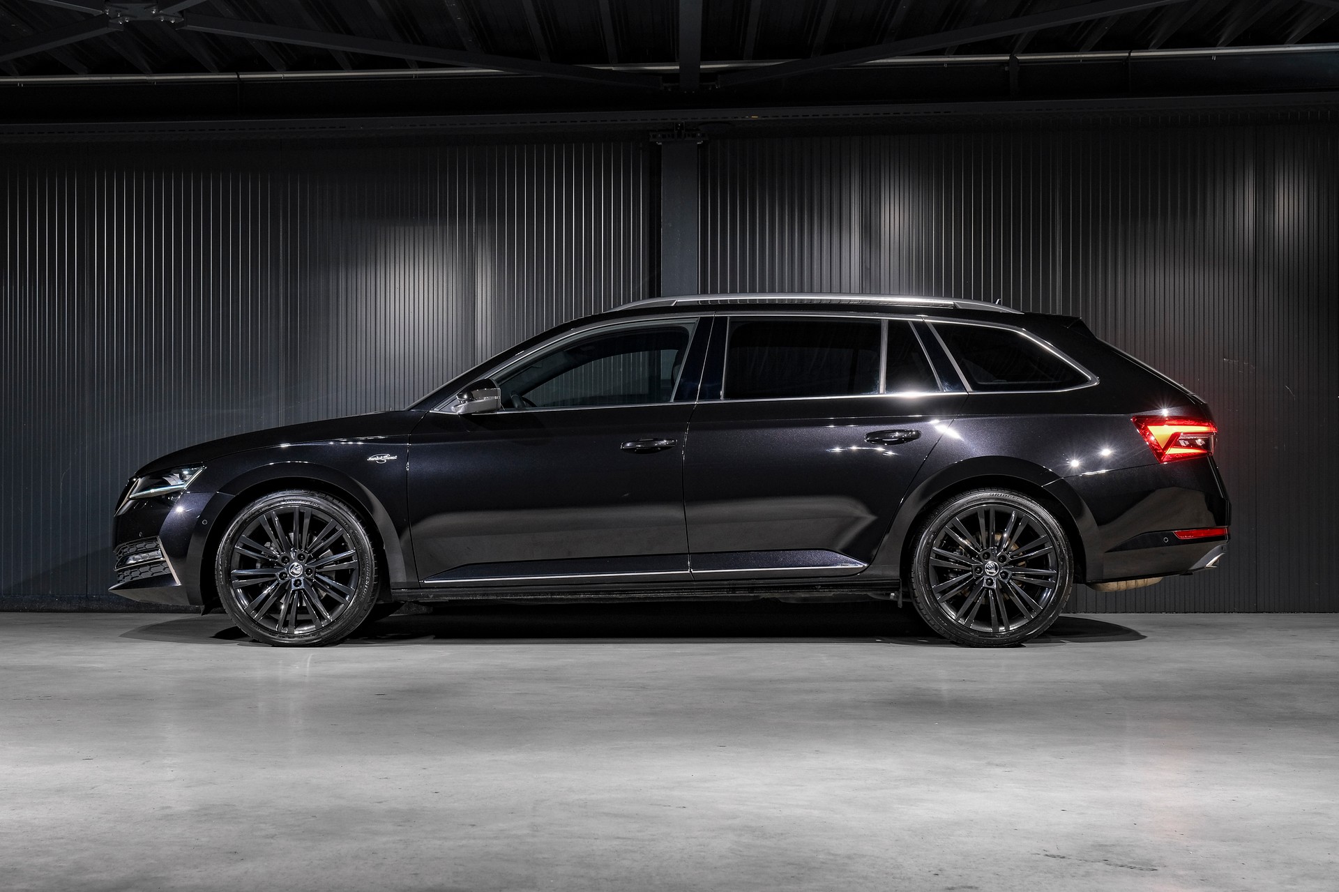 SKODA Superb Combi 2.0 TDi L&K 4x4 DSG-image-8