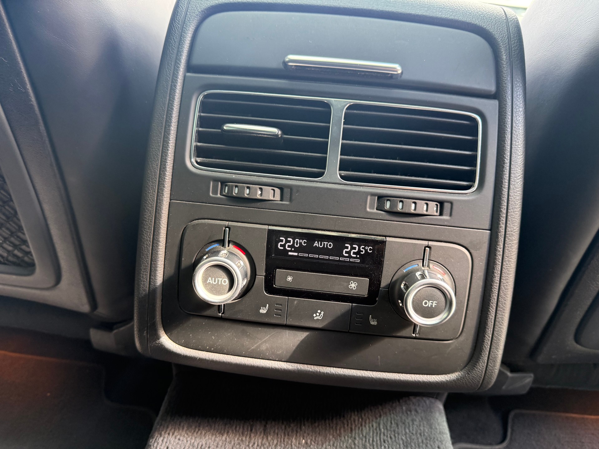 VW Touareg 3.0 TDI V6-image-14