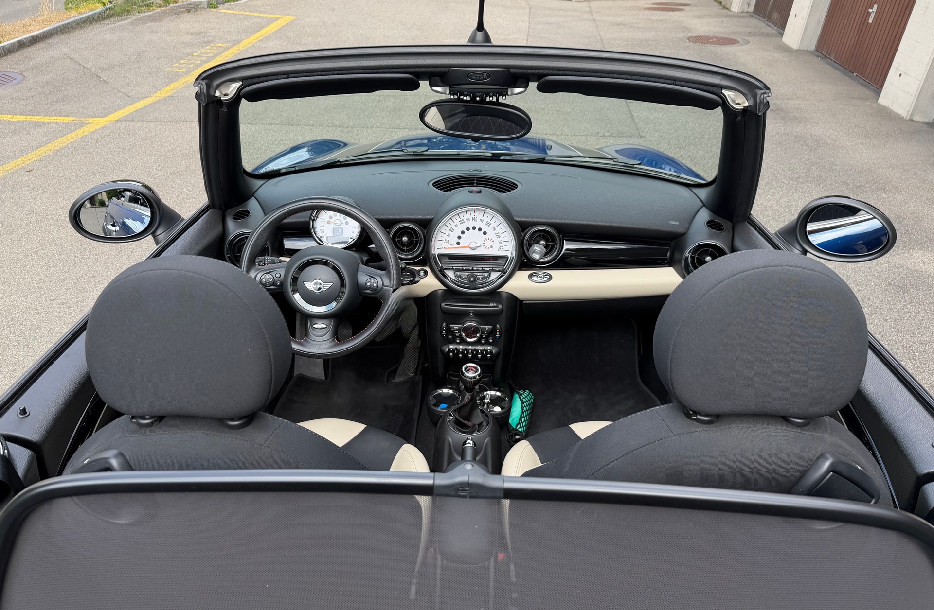MINI 1.6i Cooper-image-3