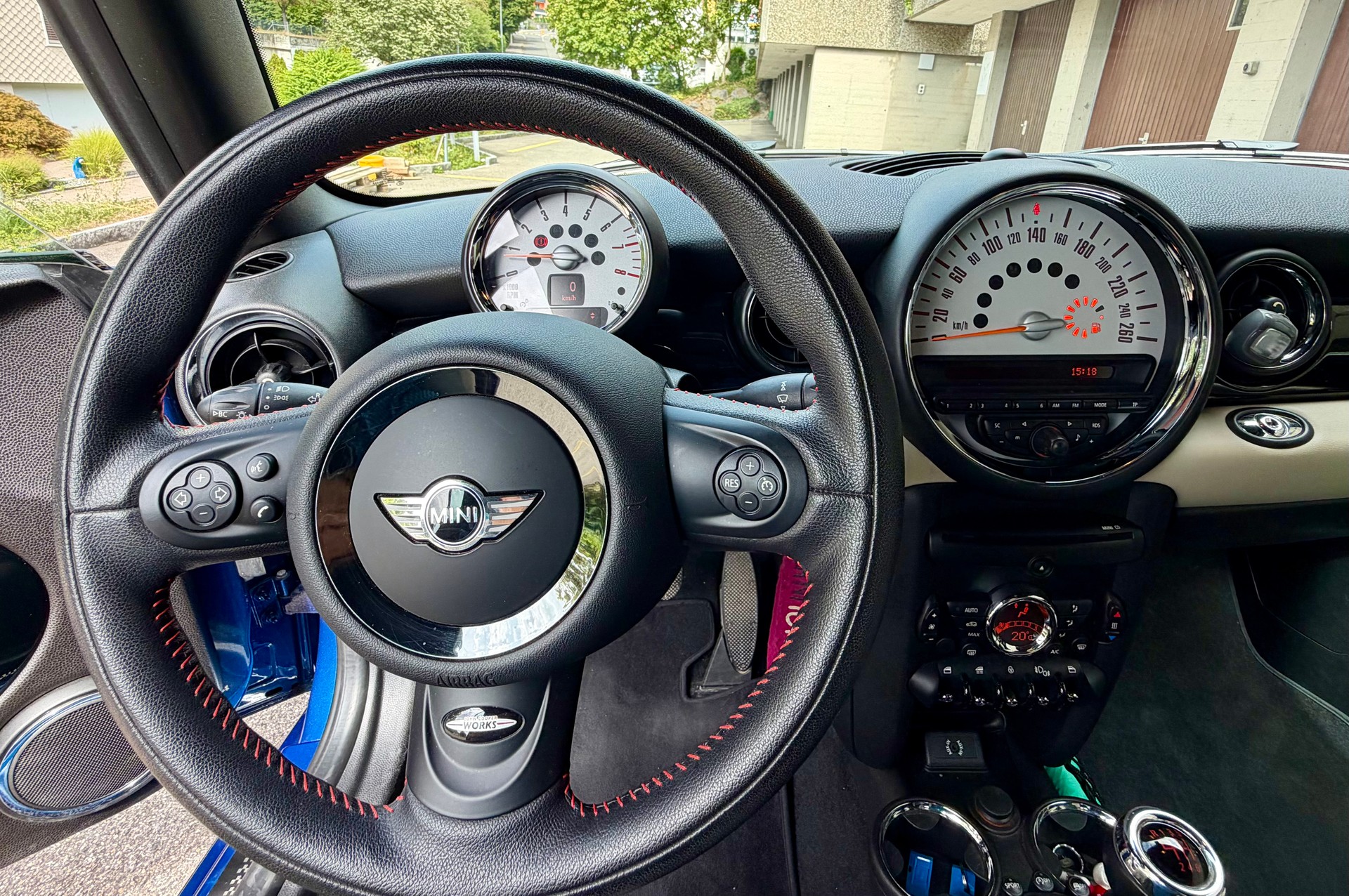 MINI 1.6i Cooper-image-4
