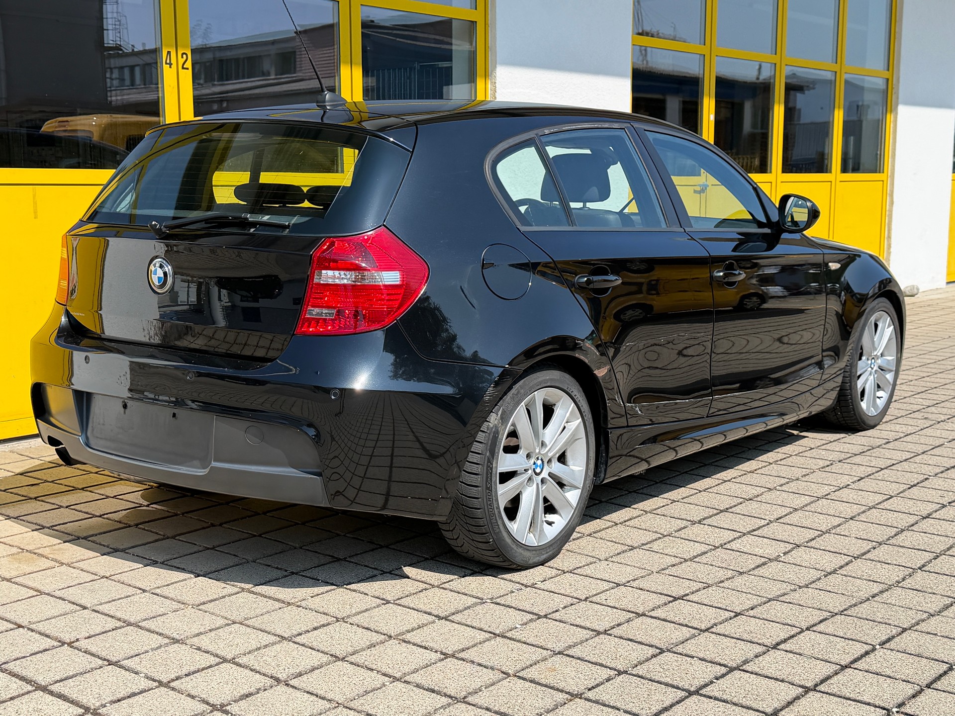 BMW 116i M-Paket-showroom-element-1