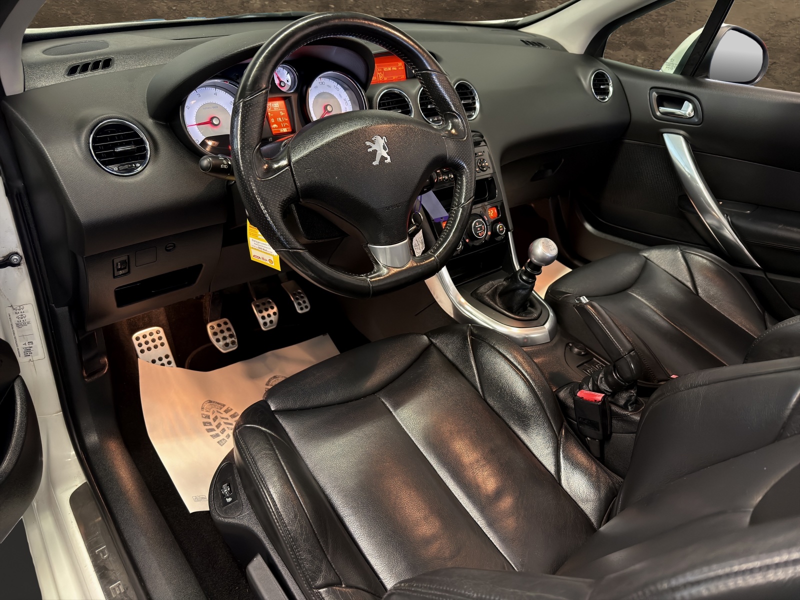 PEUGEOT 308 CC 1.6 16V Turbo Sport Pack-image-7