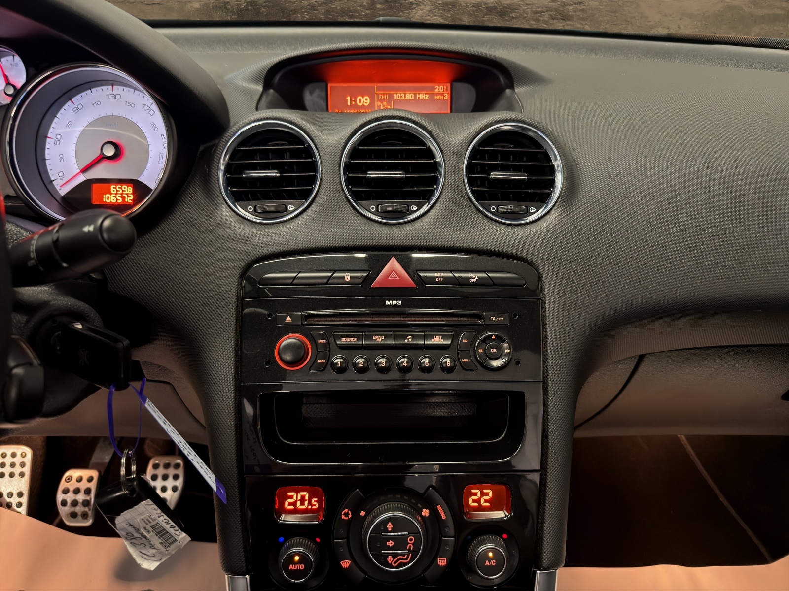 PEUGEOT 308 CC 1.6 16V Turbo Sport Pack-image-9