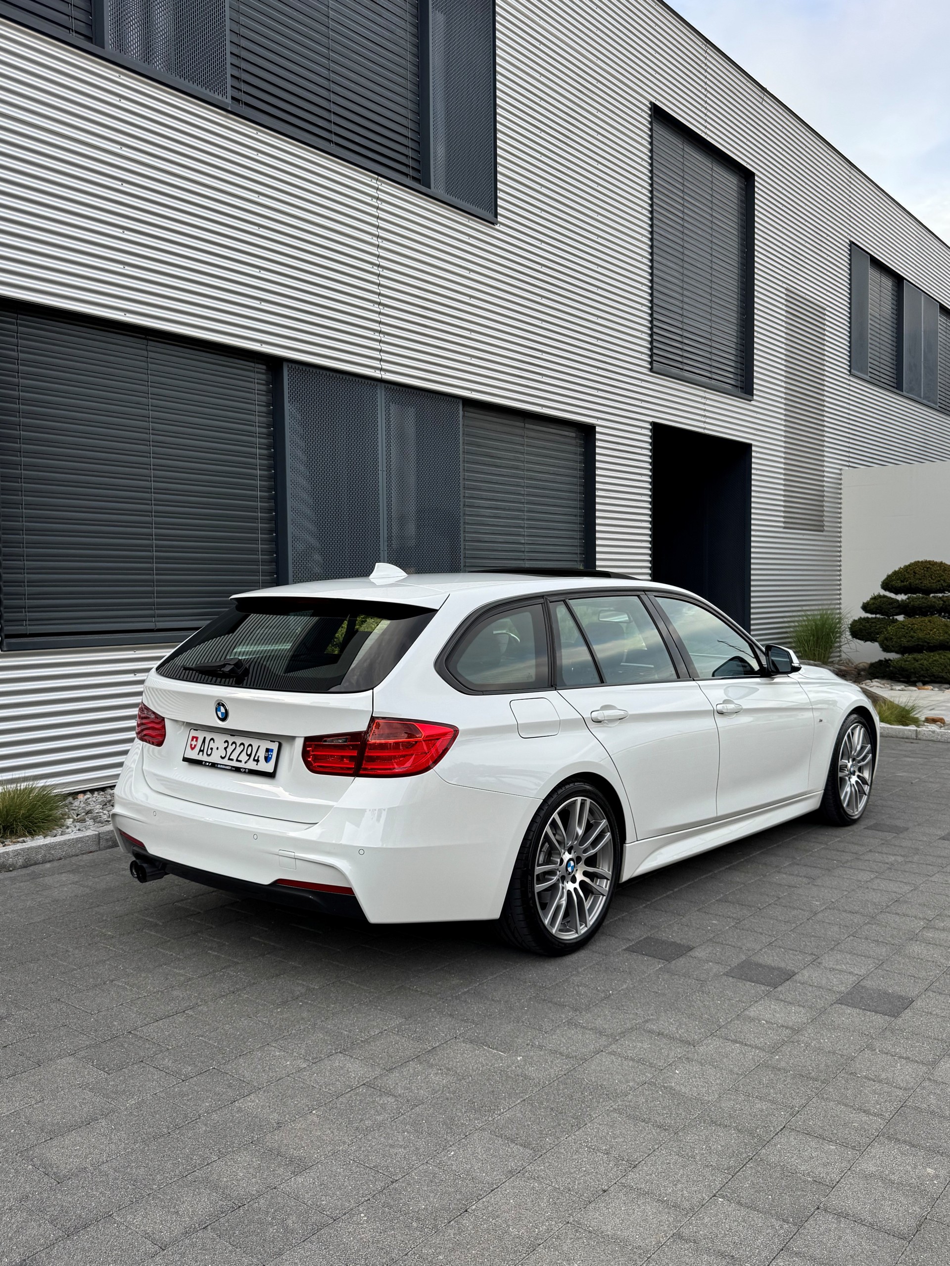 BMW 328i SAG-image-3