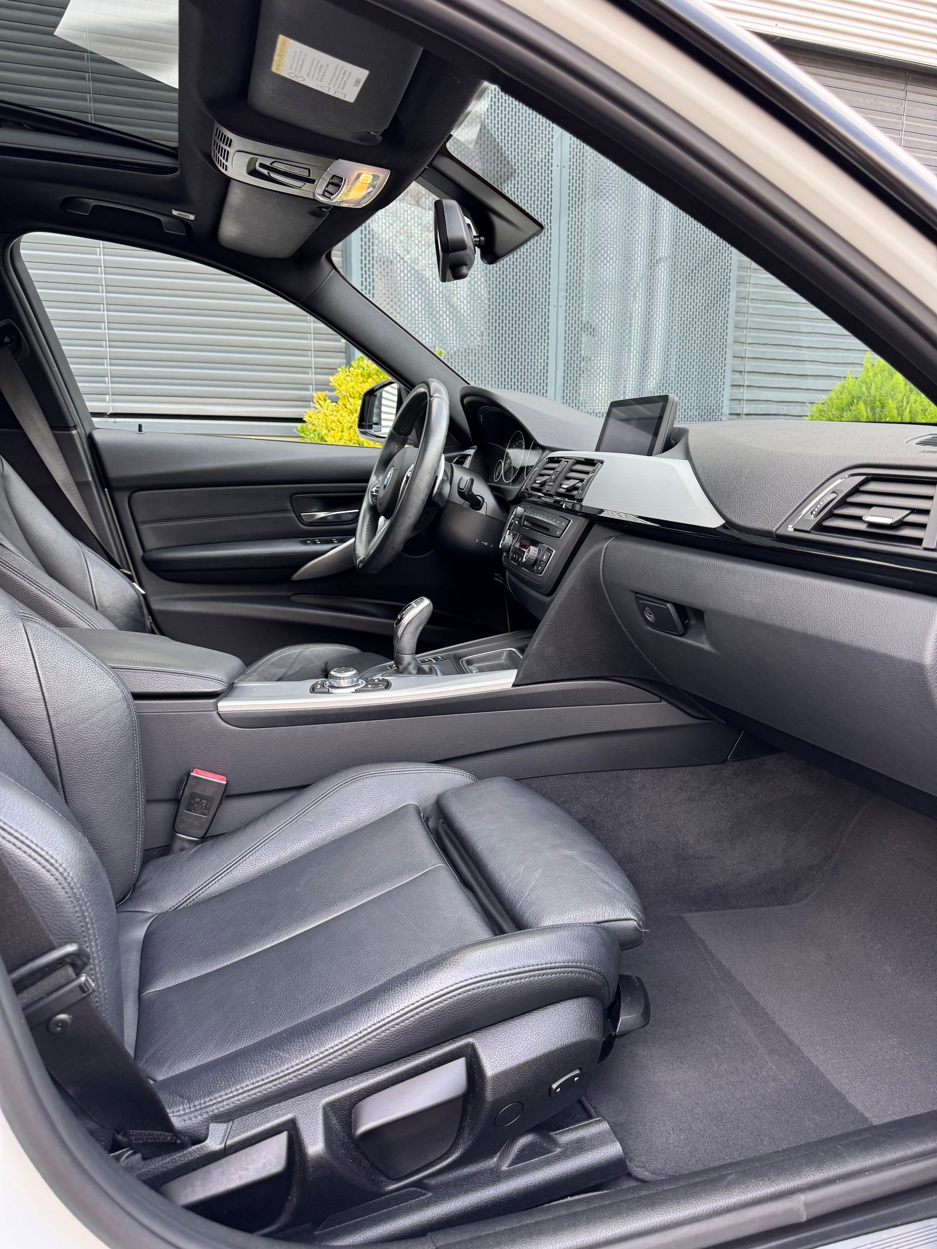 BMW 328i SAG-image-13