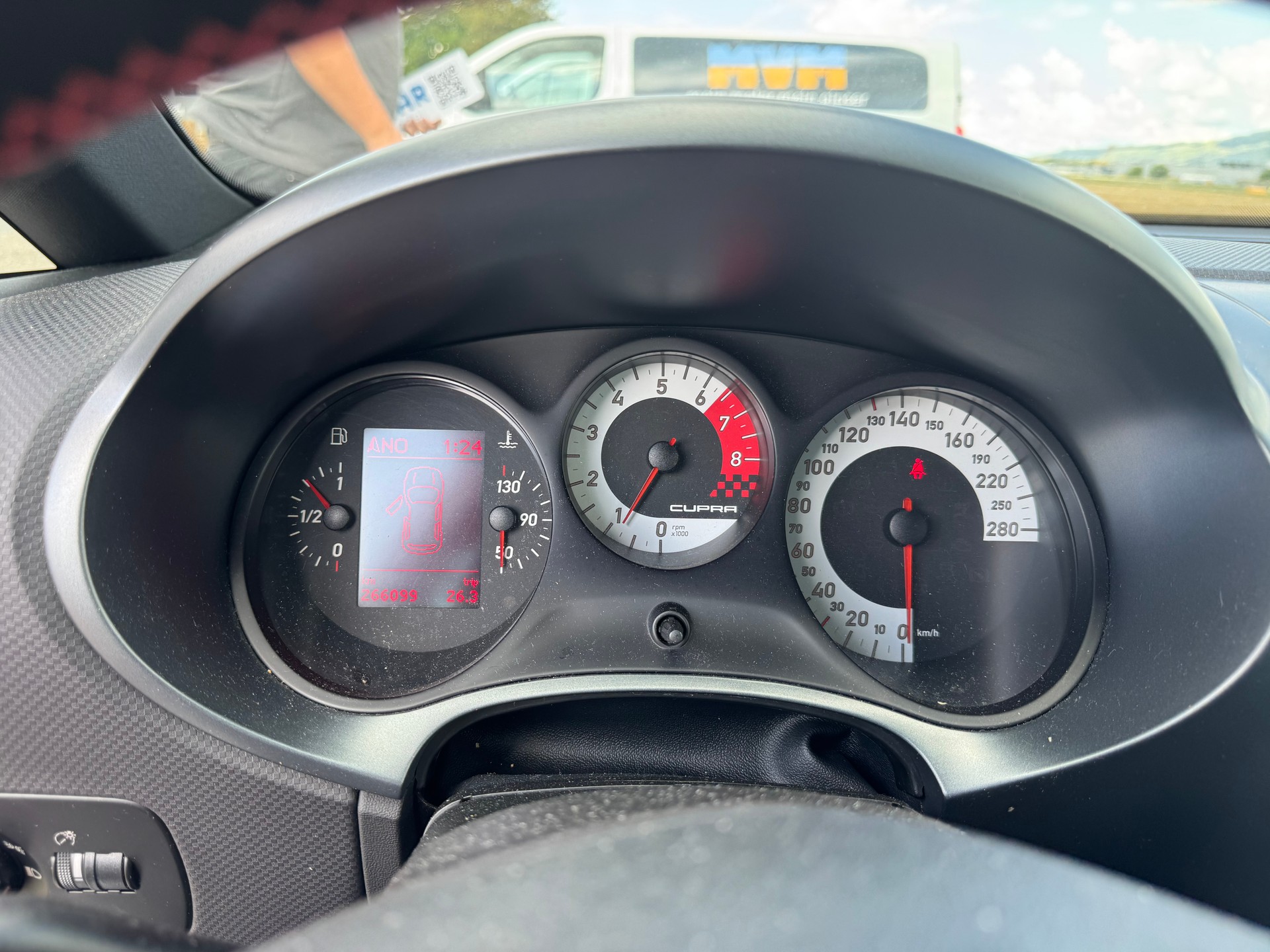 SEAT Leon 2.0 TSI Cupra-image-11