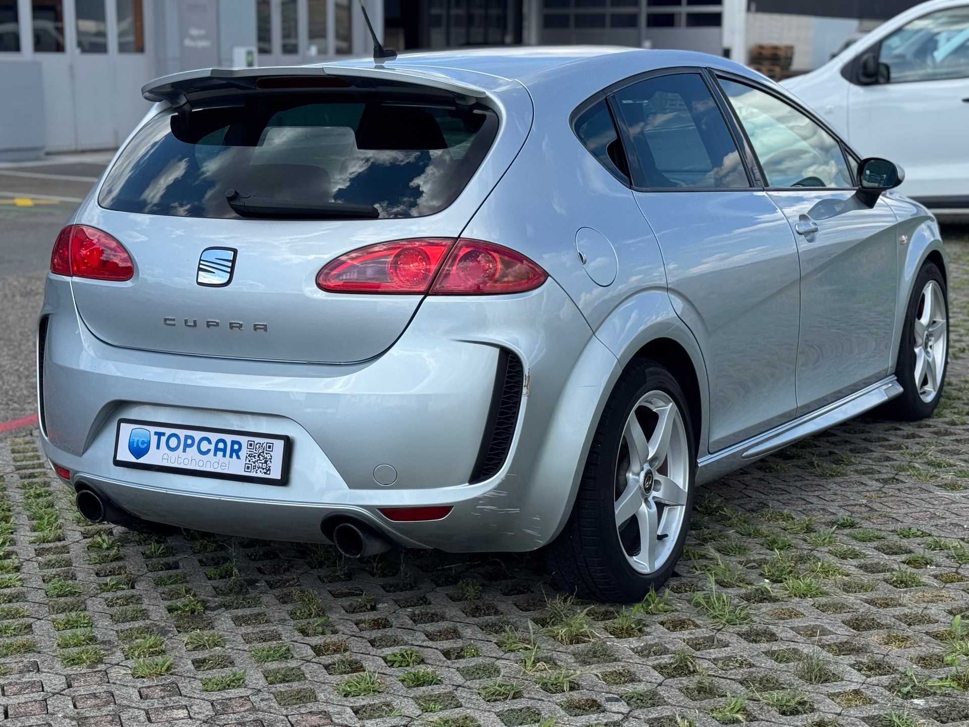 SEAT Leon 2.0 TSI Cupra-image-1